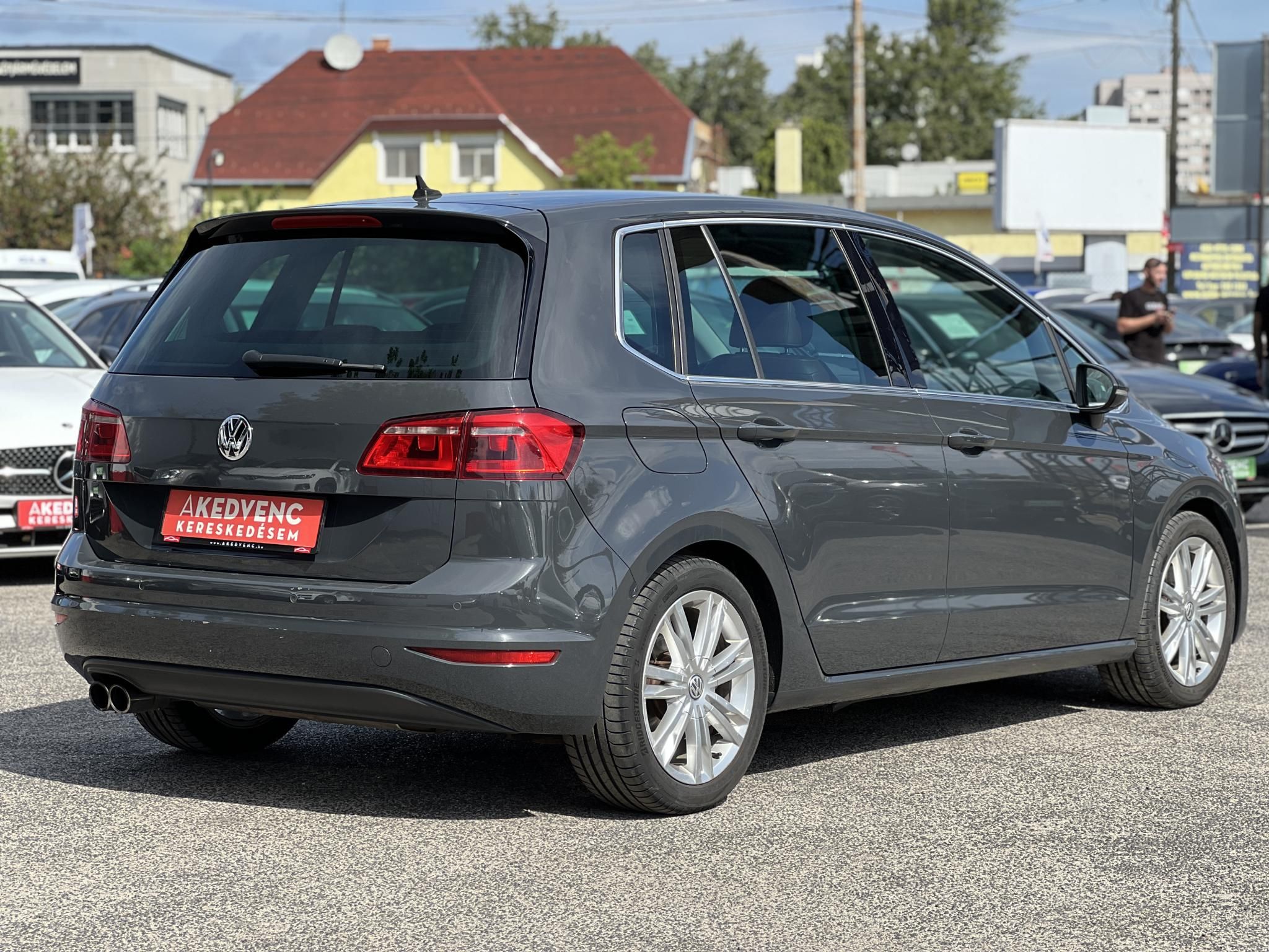 VOLKSWAGEN GOLF SPORTSVAN 1.4 TSI BMT Highline DSG Dokumentált előélet. barna bőrbelső. téli-nyári gumi garnitúra!