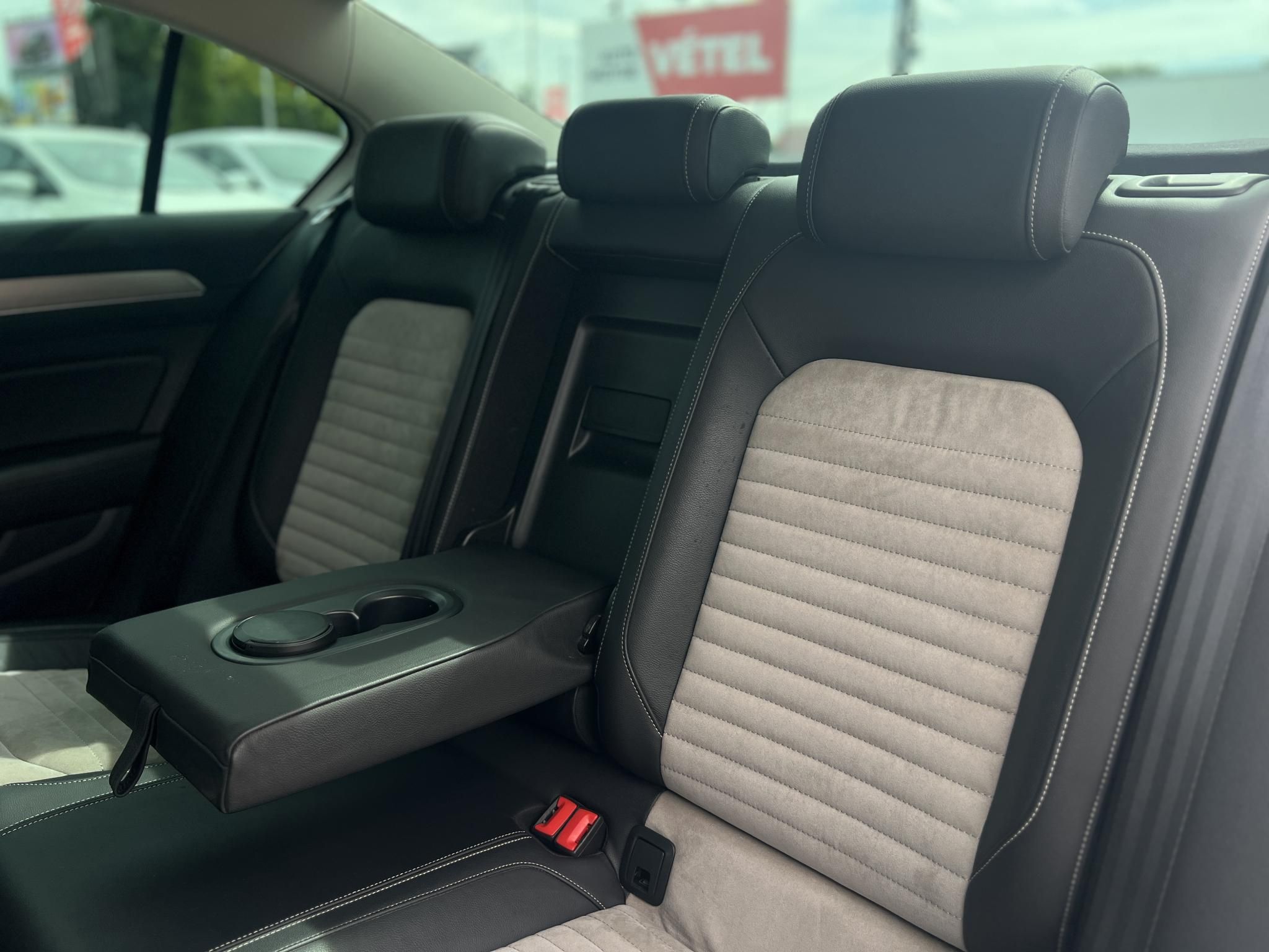 VOLKSWAGEN PASSAT VIII 2.0 TDI BMT SCR Comfortline DSG Magyarországi. Gyári fényezés. Végig vezetett szervizkönyv!