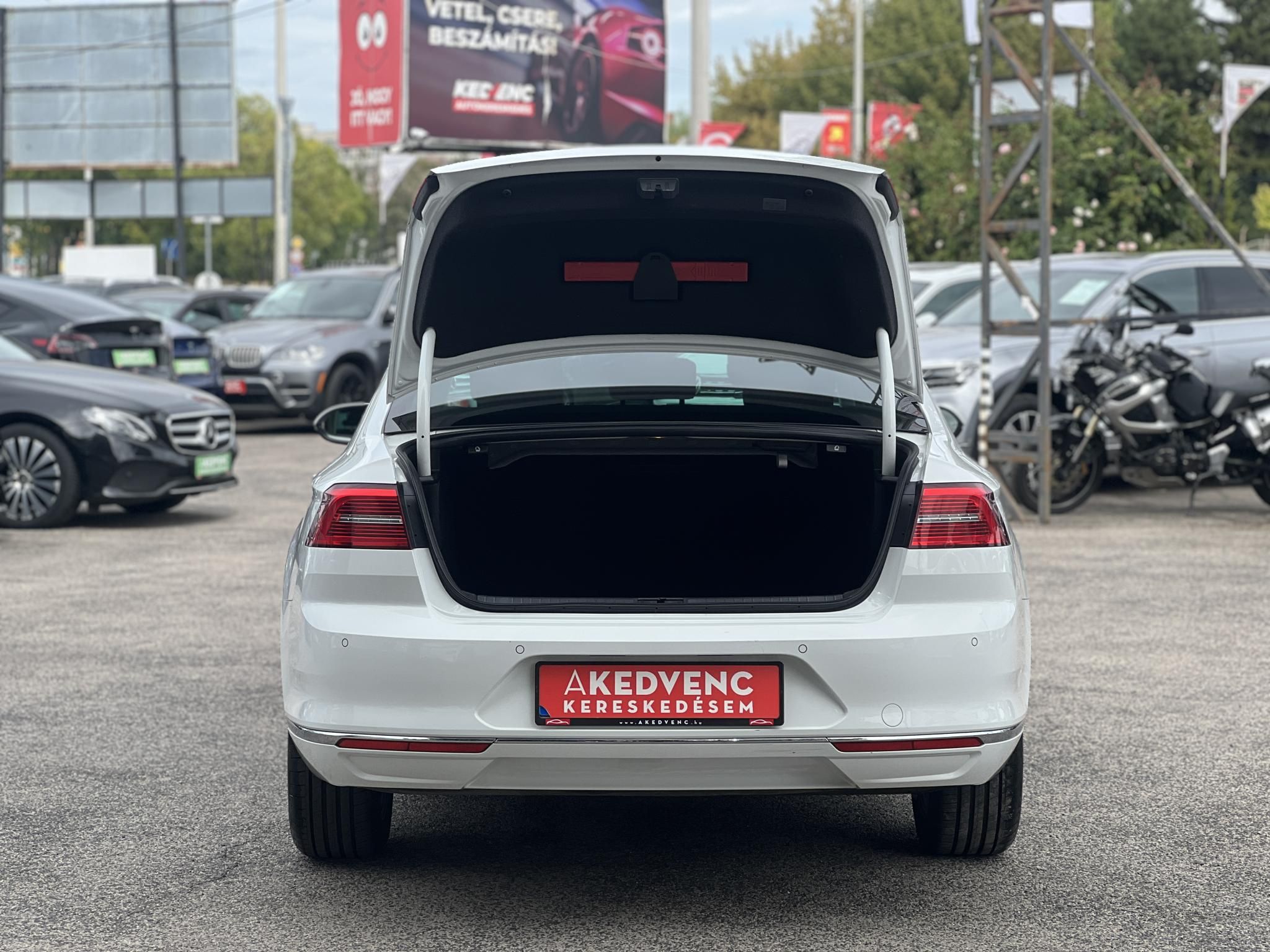 VOLKSWAGEN PASSAT VIII 2.0 TDI BMT SCR Comfortline DSG Magyarországi. Gyári fényezés. Végig vezetett szervizkönyv!