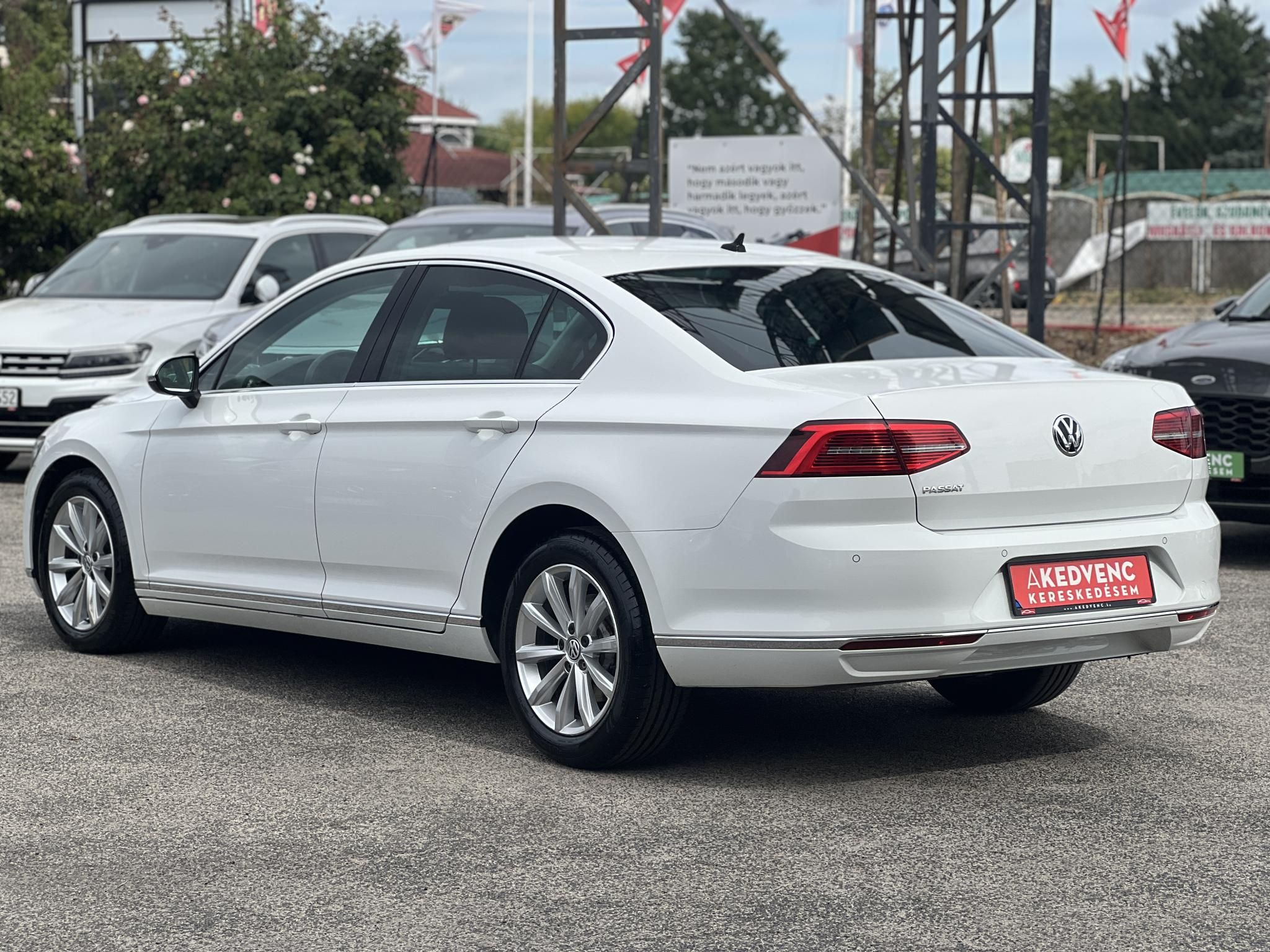 VOLKSWAGEN PASSAT VIII 2.0 TDI BMT SCR Comfortline DSG Magyarországi. Gyári fényezés. Végig vezetett szervizkönyv!