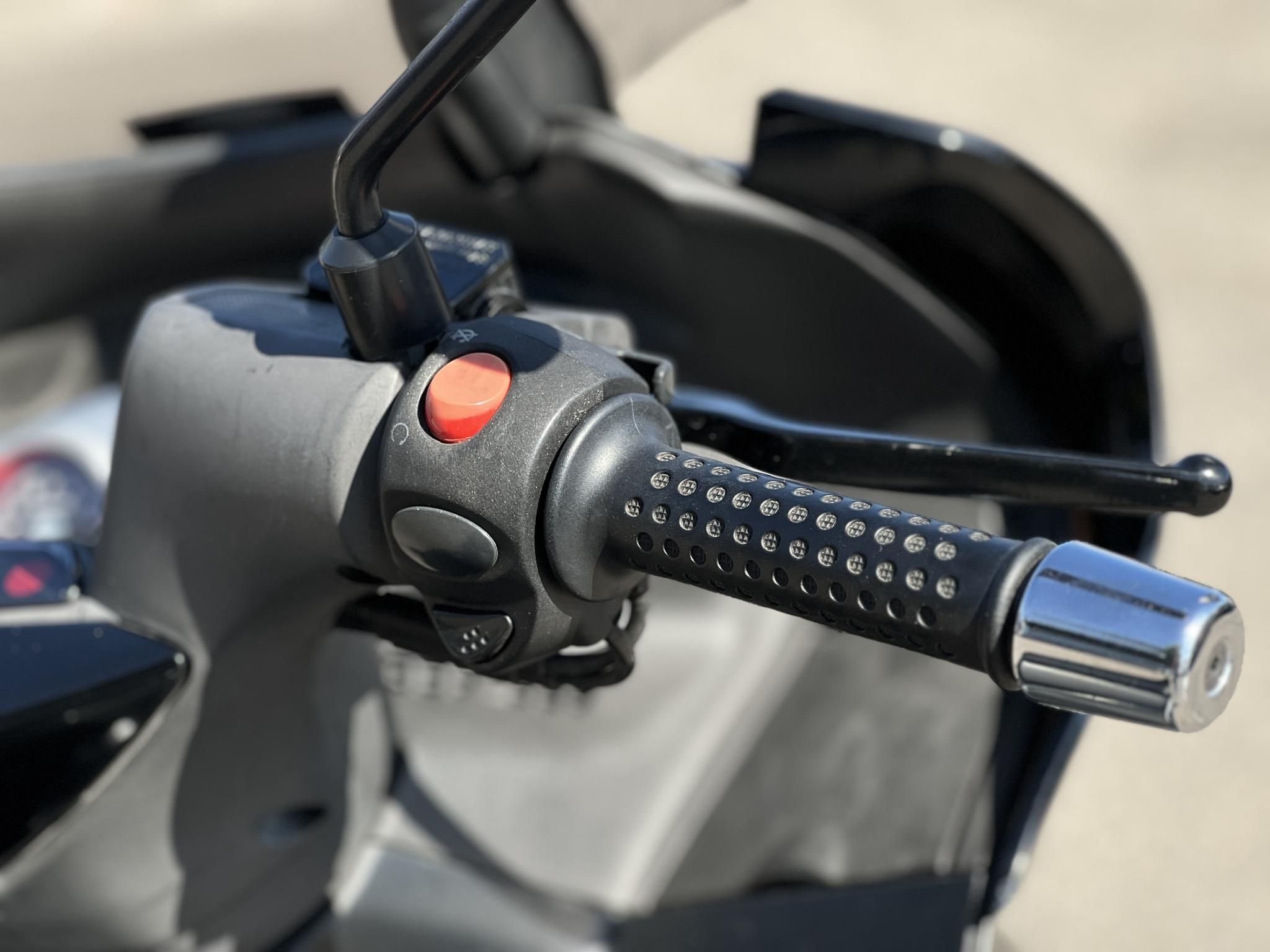 APRILIA SR MAX 300 Akrapovic