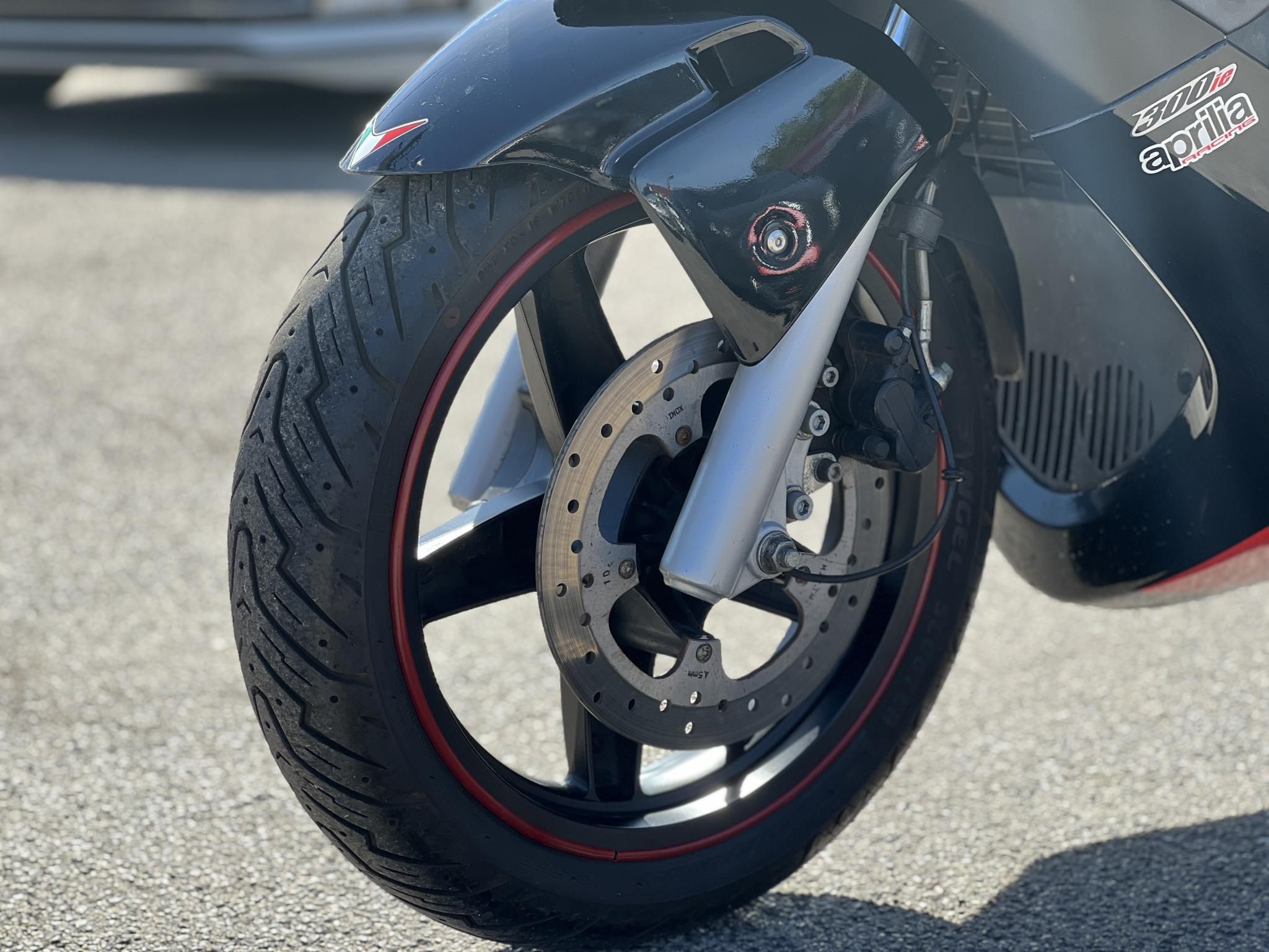 APRILIA SR MAX 300 Akrapovic