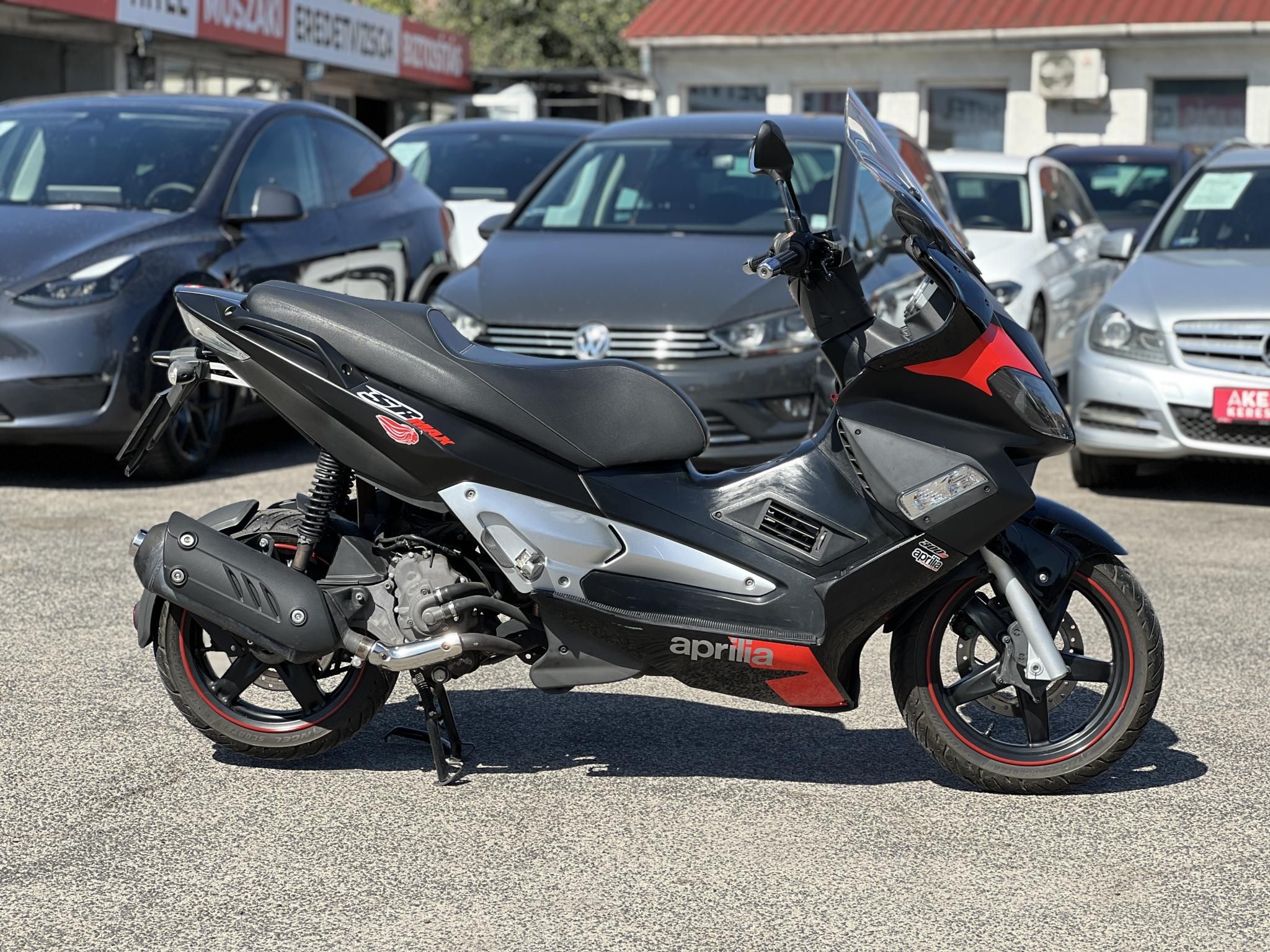 APRILIA SR MAX 300 Akrapovic