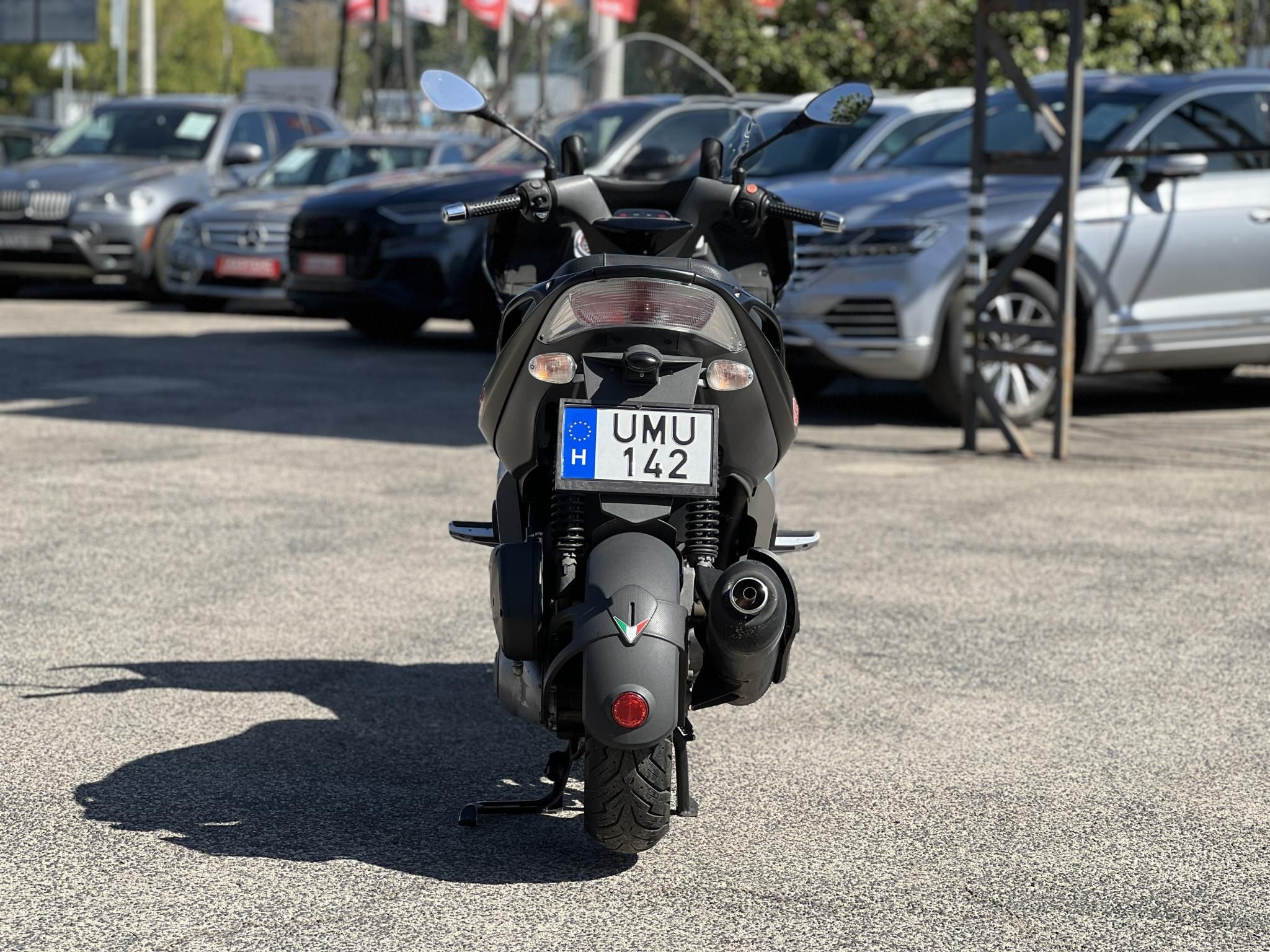 APRILIA SR MAX 300 Akrapovic