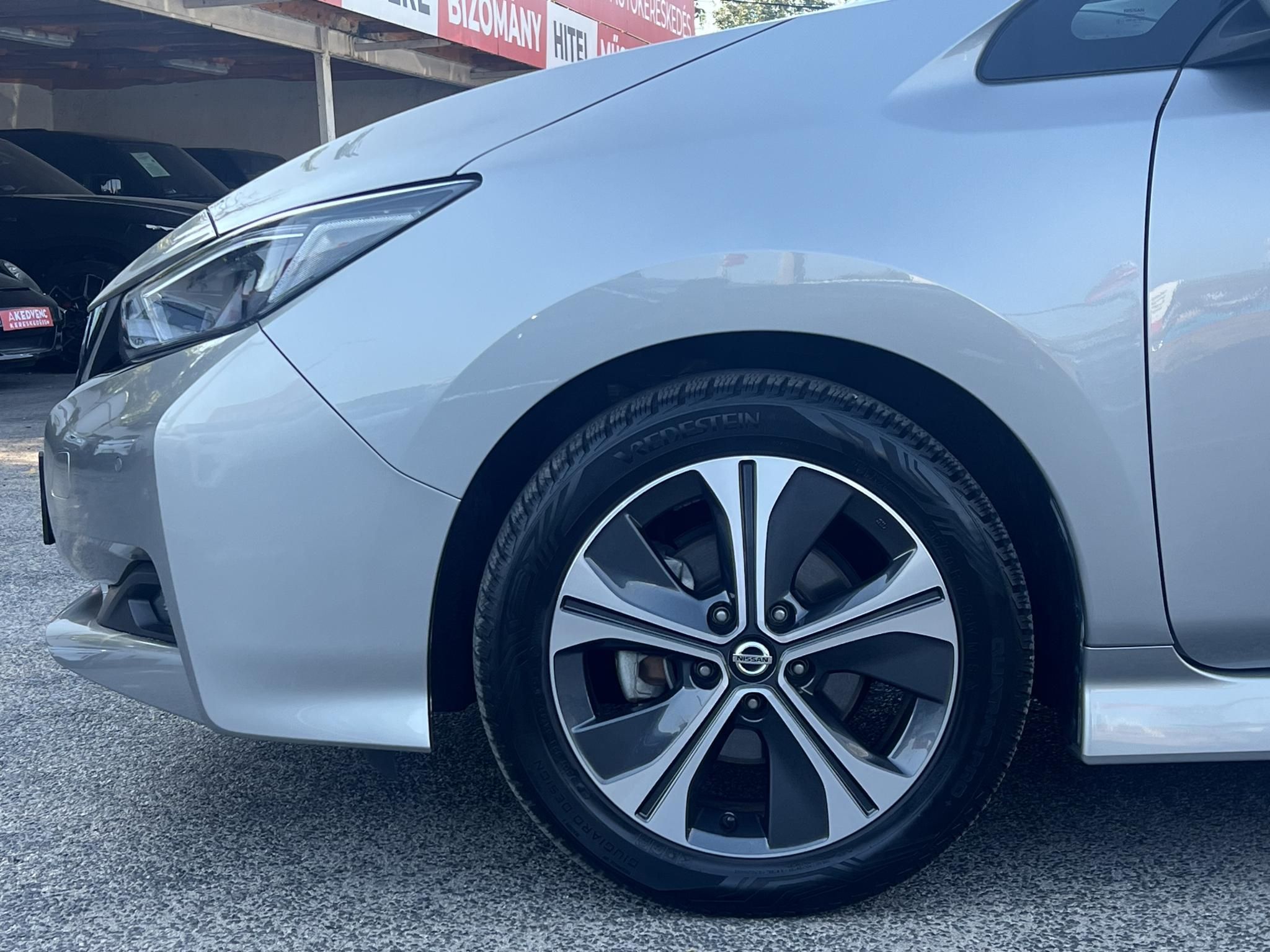 NISSAN LEAF N-Connecta 40kWh (Automata) 59e km. 360 kamera. első-hátsó ülésfűtés. kormányfűtés. CARPLAY!