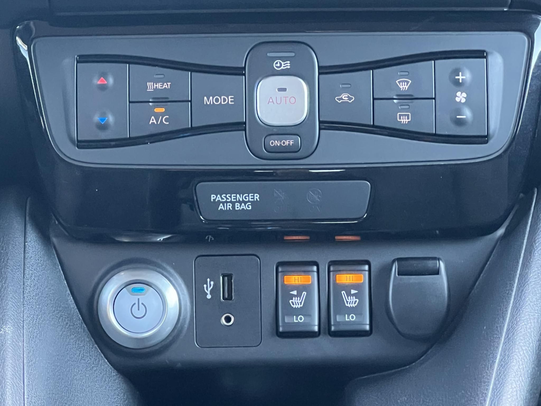 NISSAN LEAF N-Connecta 40kWh (Automata) 59e km. 360 kamera. első-hátsó ülésfűtés. kormányfűtés. CARPLAY!