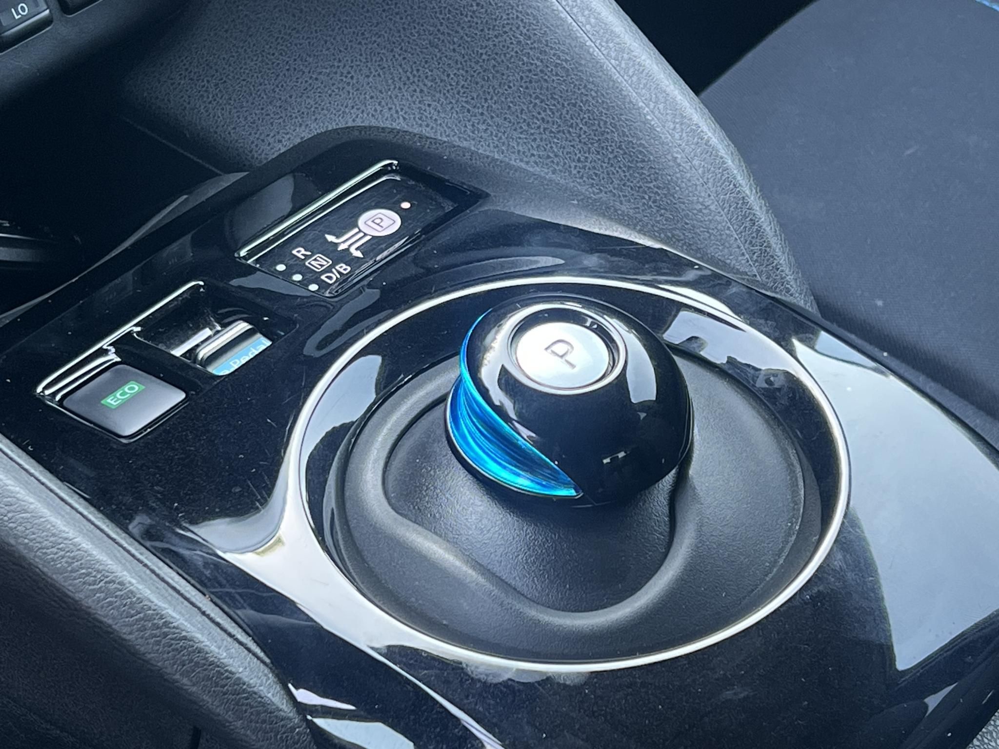 NISSAN LEAF N-Connecta 40kWh (Automata) 59e km. 360 kamera. első-hátsó ülésfűtés. kormányfűtés. CARPLAY!