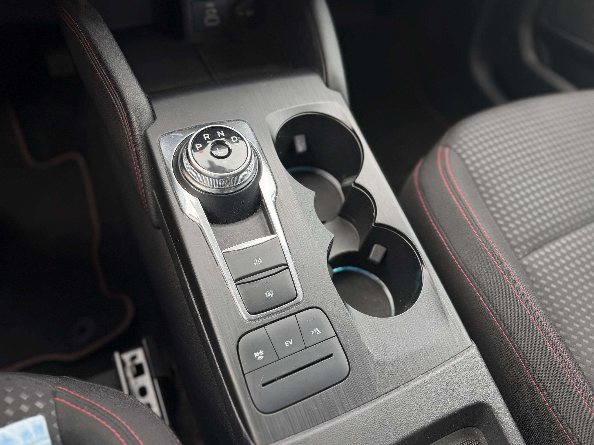 FORD KUGA 2.5 PHEV Freedom CVT 103e km. 70 km elektromos hatótáv. kamera. ülésfűtés. vonóhorog. CARPLAY!