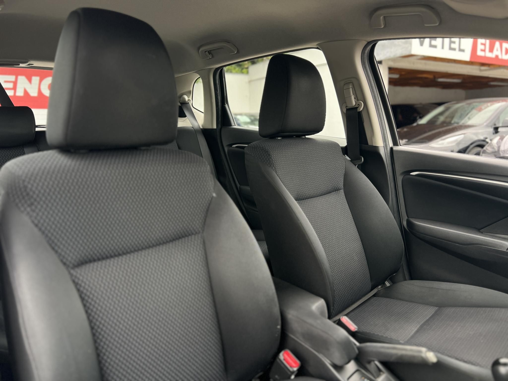 HONDA JAZZ 1.3 Trend Magyarországi. Márkaszervizelt. Tolatókamera!