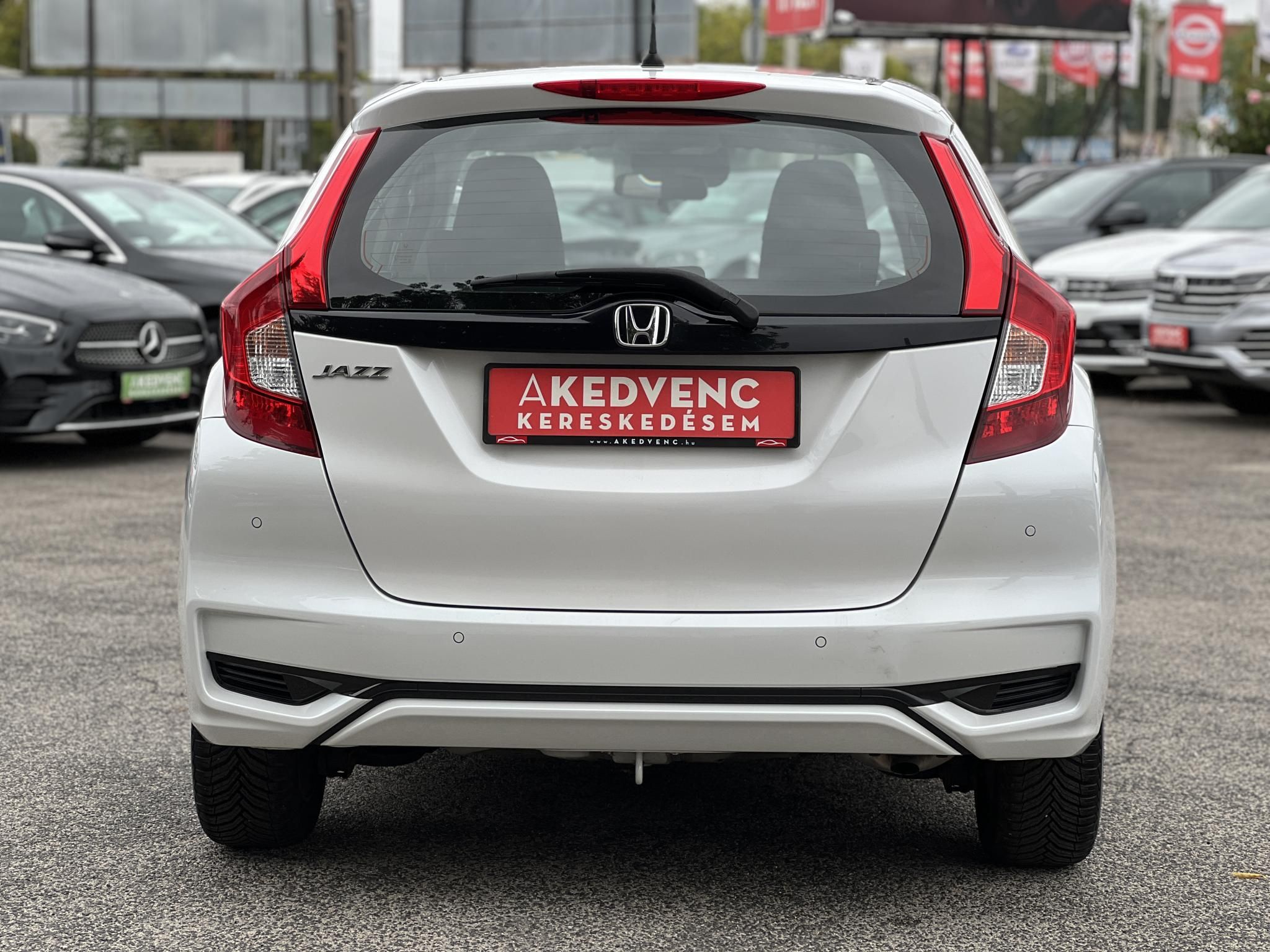 HONDA JAZZ 1.3 Trend Magyarországi. Márkaszervizelt. Tolatókamera!