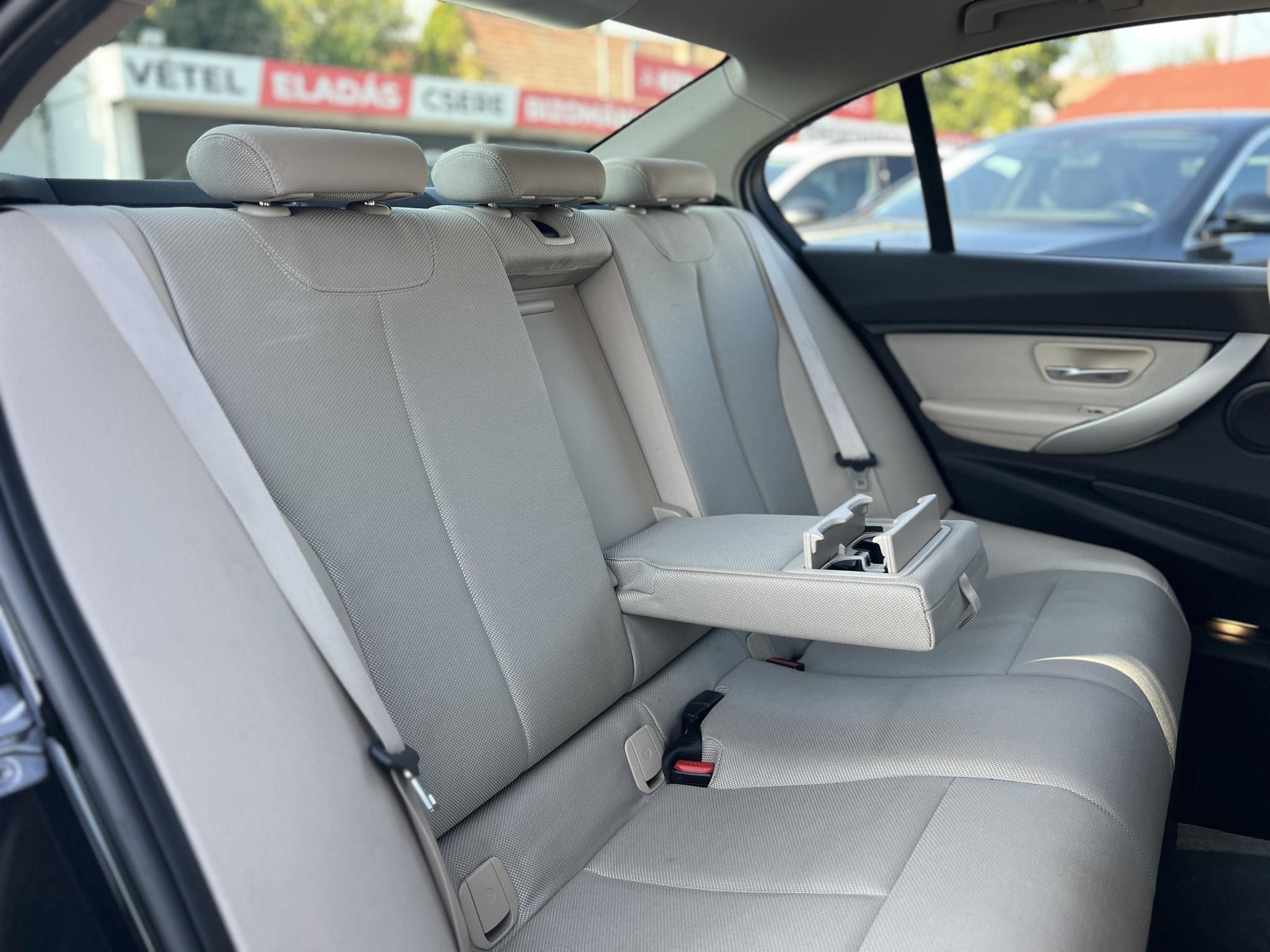 BMW 320d (Automata) M.o.-i. 1.tul. 113e km. márkaszervizelt előélet. téli-nyári kerék szett!