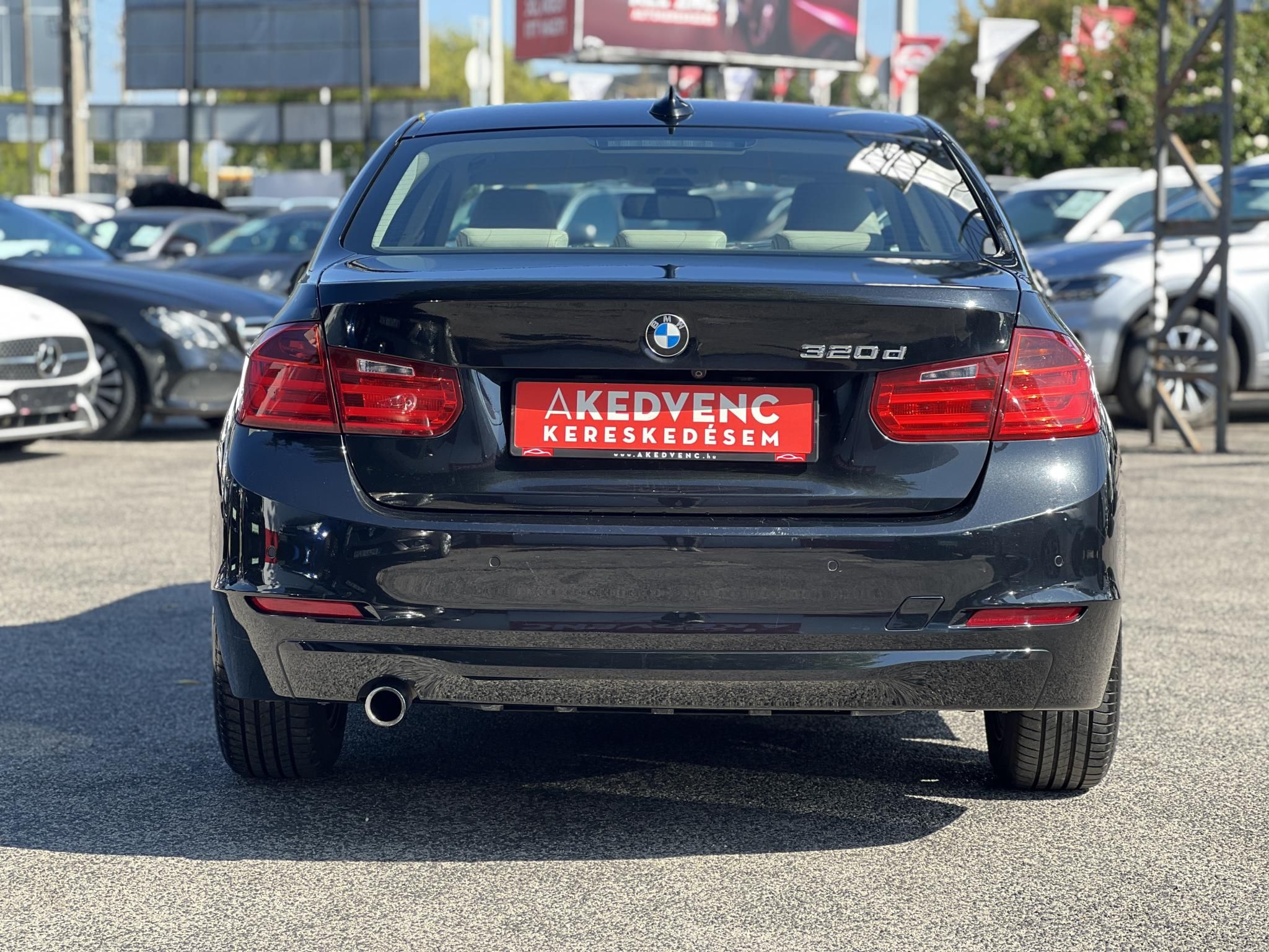 BMW 320d (Automata) M.o.-i. 1.tul. 113e km. márkaszervizelt előélet. téli-nyári kerék szett!