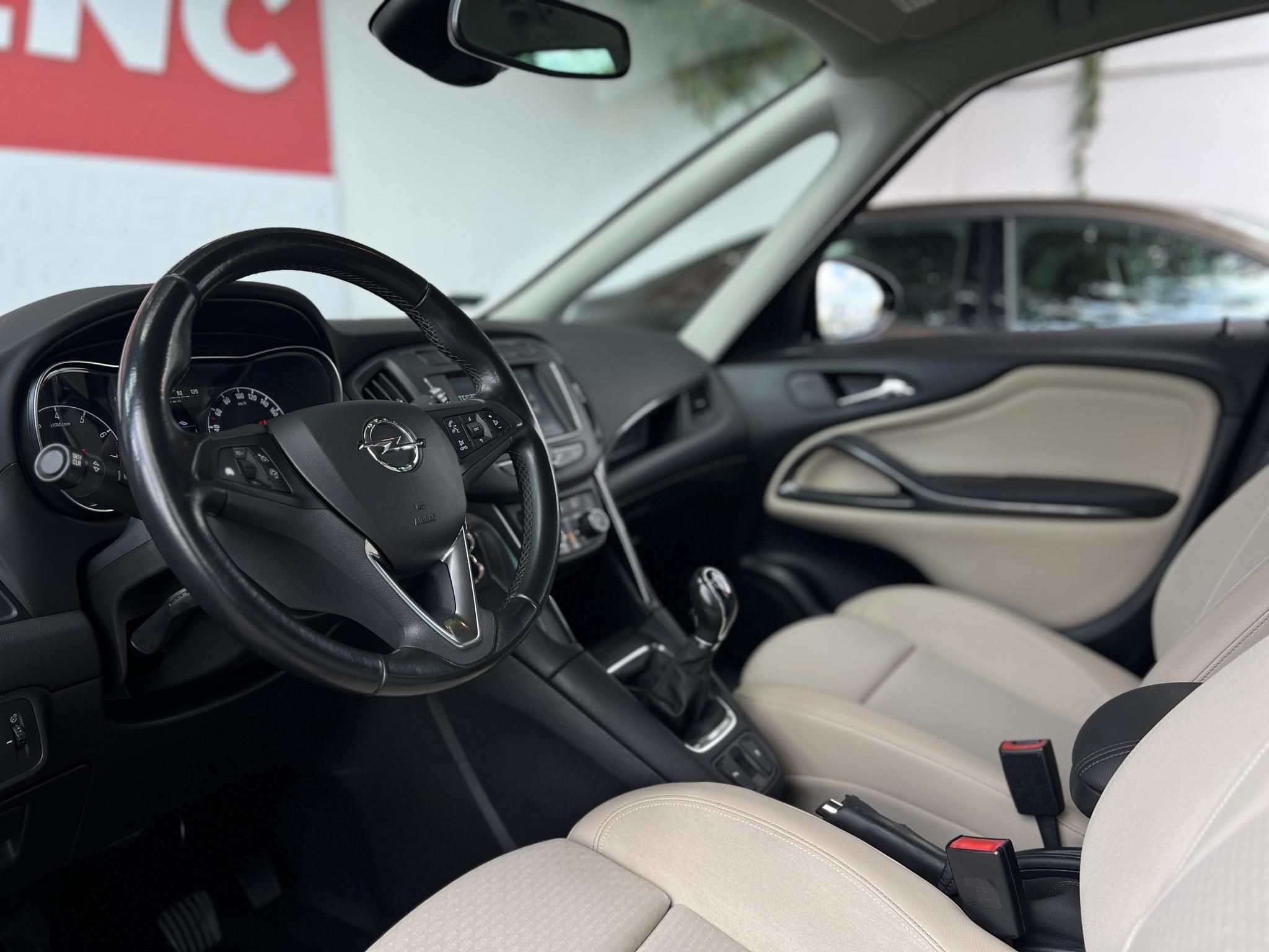 OPEL ZAFIRA 1.4 T Edition (7 személyes ) Végig vezetett szervizkönyv. 7 személyes