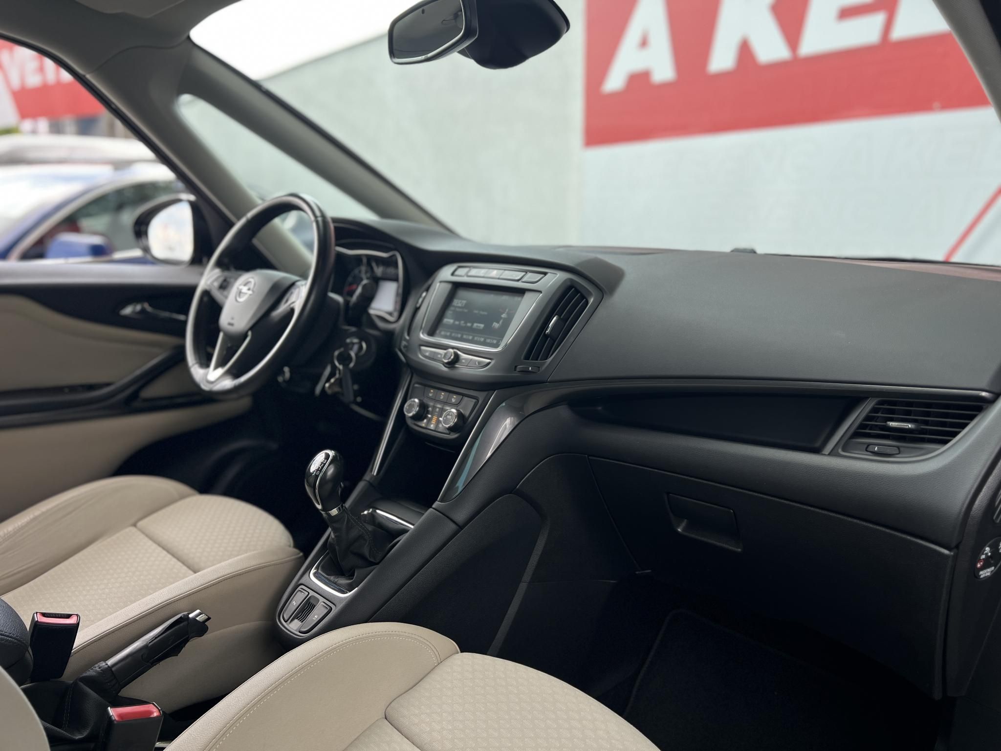 OPEL ZAFIRA 1.4 T Edition (7 személyes ) Végig vezetett szervizkönyv. 7 személyes