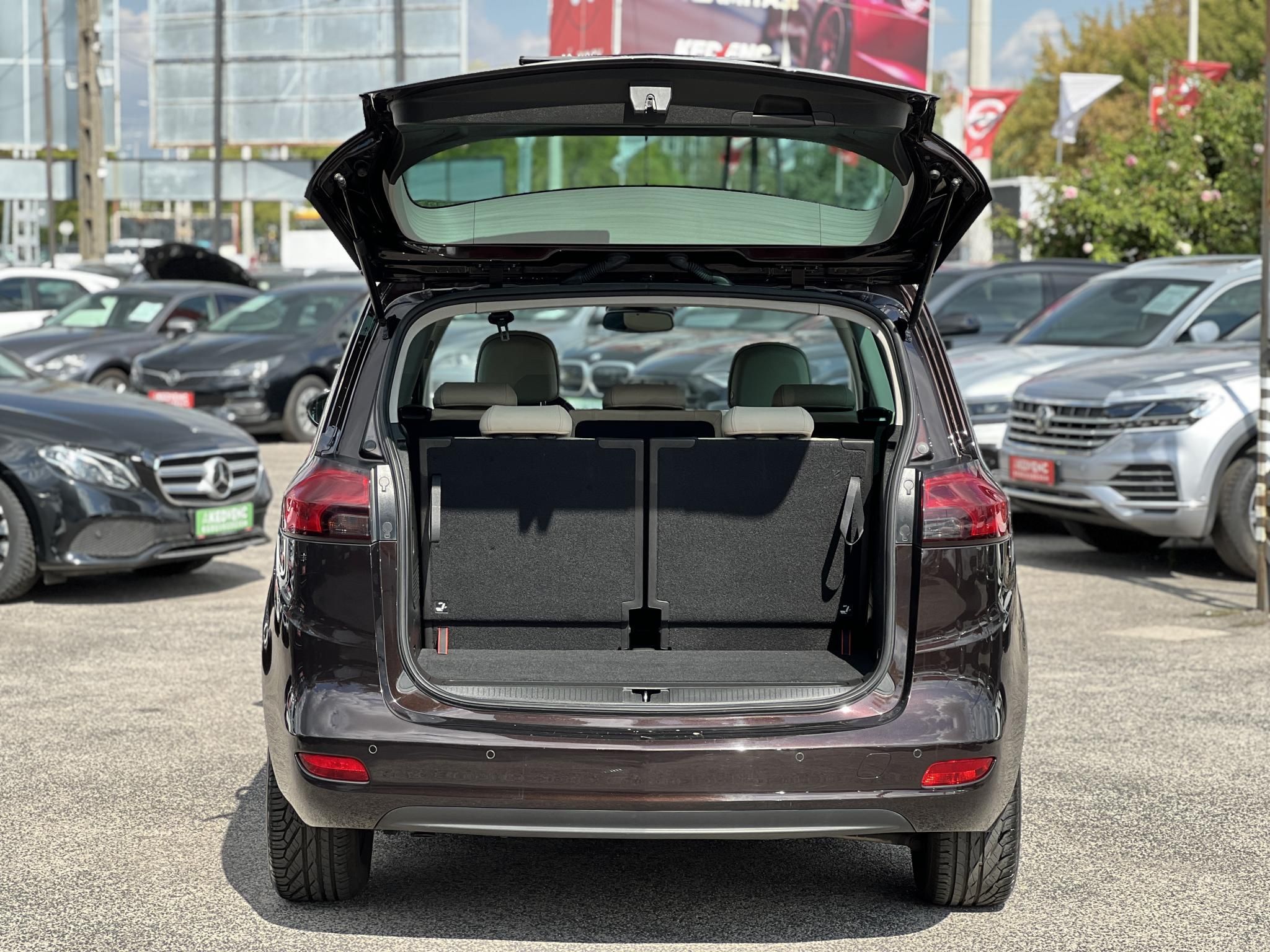 OPEL ZAFIRA 1.4 T Edition (7 személyes ) Végig vezetett szervizkönyv. 7 személyes