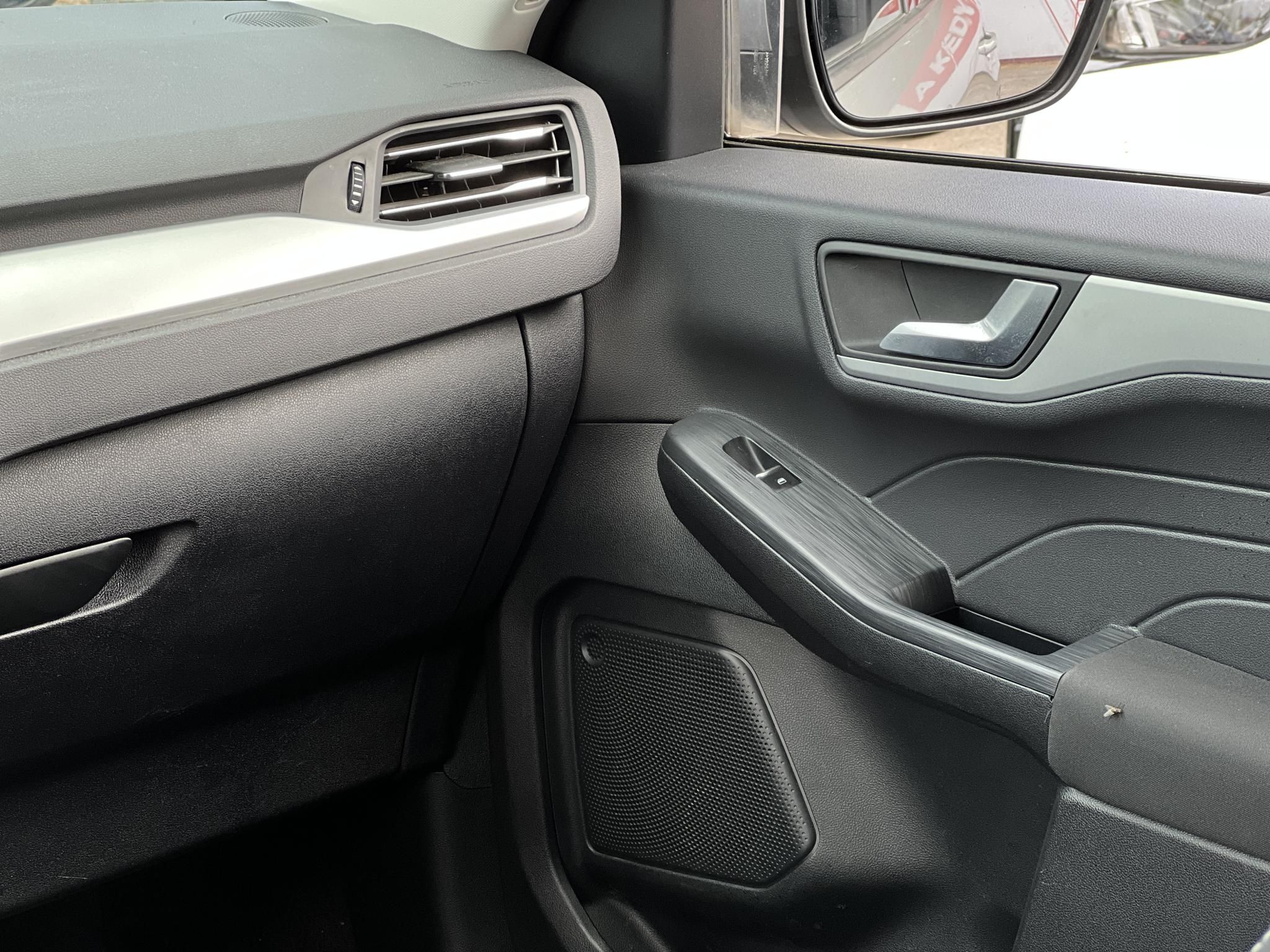 FORD KUGA 2.5 PHEV Freedom CVT 123e km. 70 km elektromos hatótáv. ülés-kormányfűtés. vonóhorog!