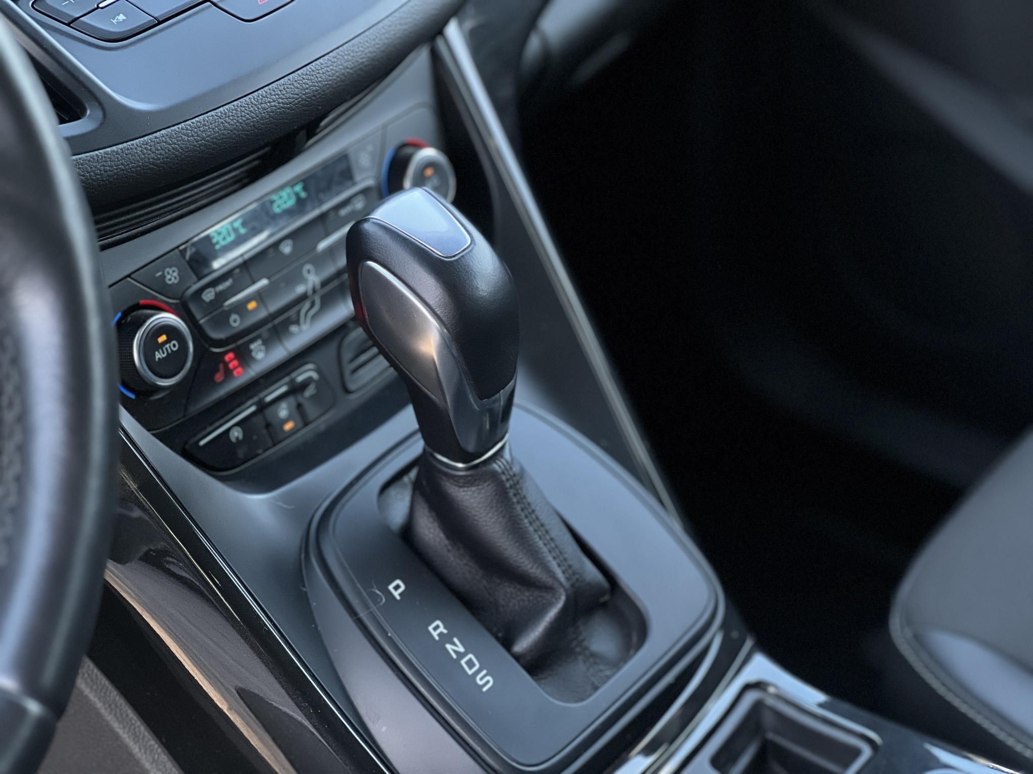 FORD KUGA 2.0 TDCi Titanium Technology AWD Magyarországi. Gyári fényezés. Carplay. Szervizelt. Vonóhorog!