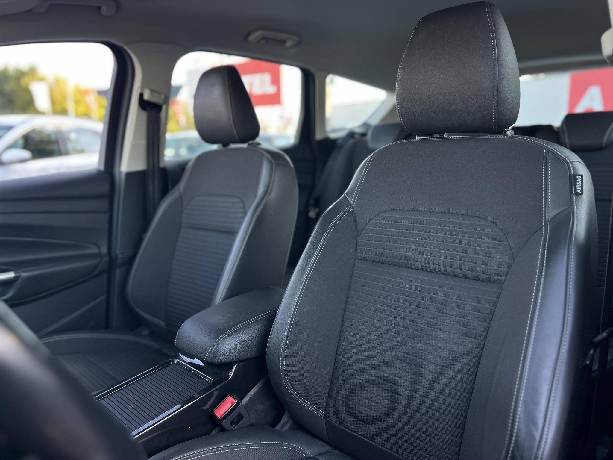 FORD KUGA 2.0 TDCi Titanium Technology AWD Magyarországi. Gyári fényezés. Carplay. Szervizelt. Vonóhorog!