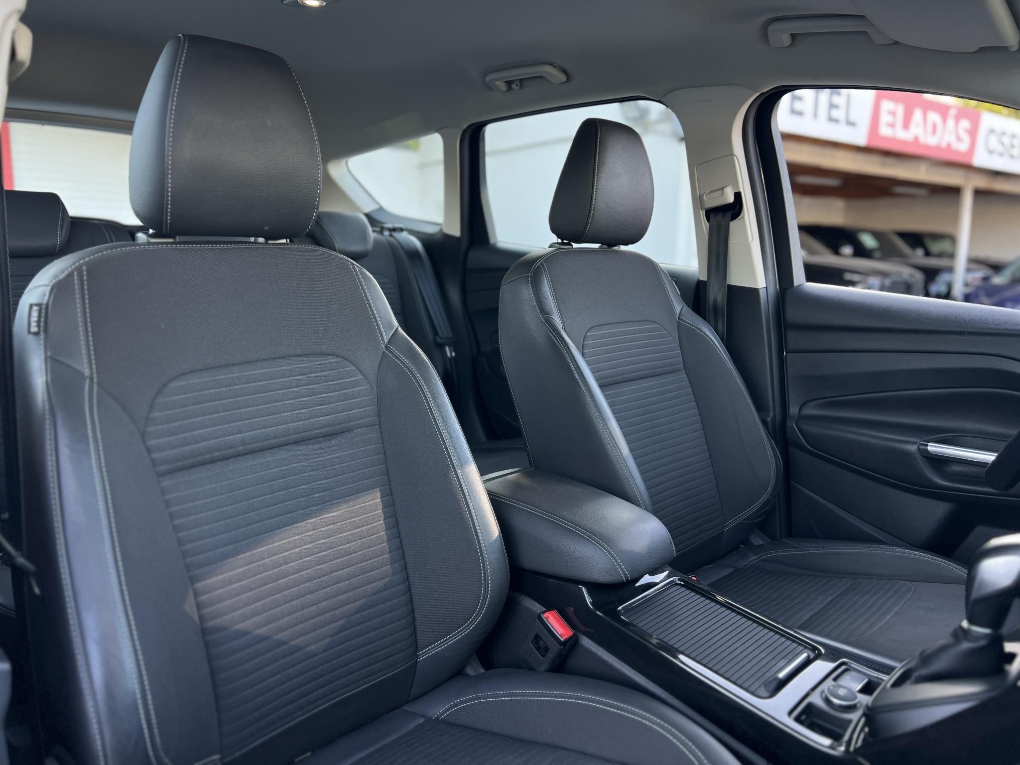 FORD KUGA 2.0 TDCi Titanium Technology AWD Magyarországi. Gyári fényezés. Carplay. Szervizelt. Vonóhorog!