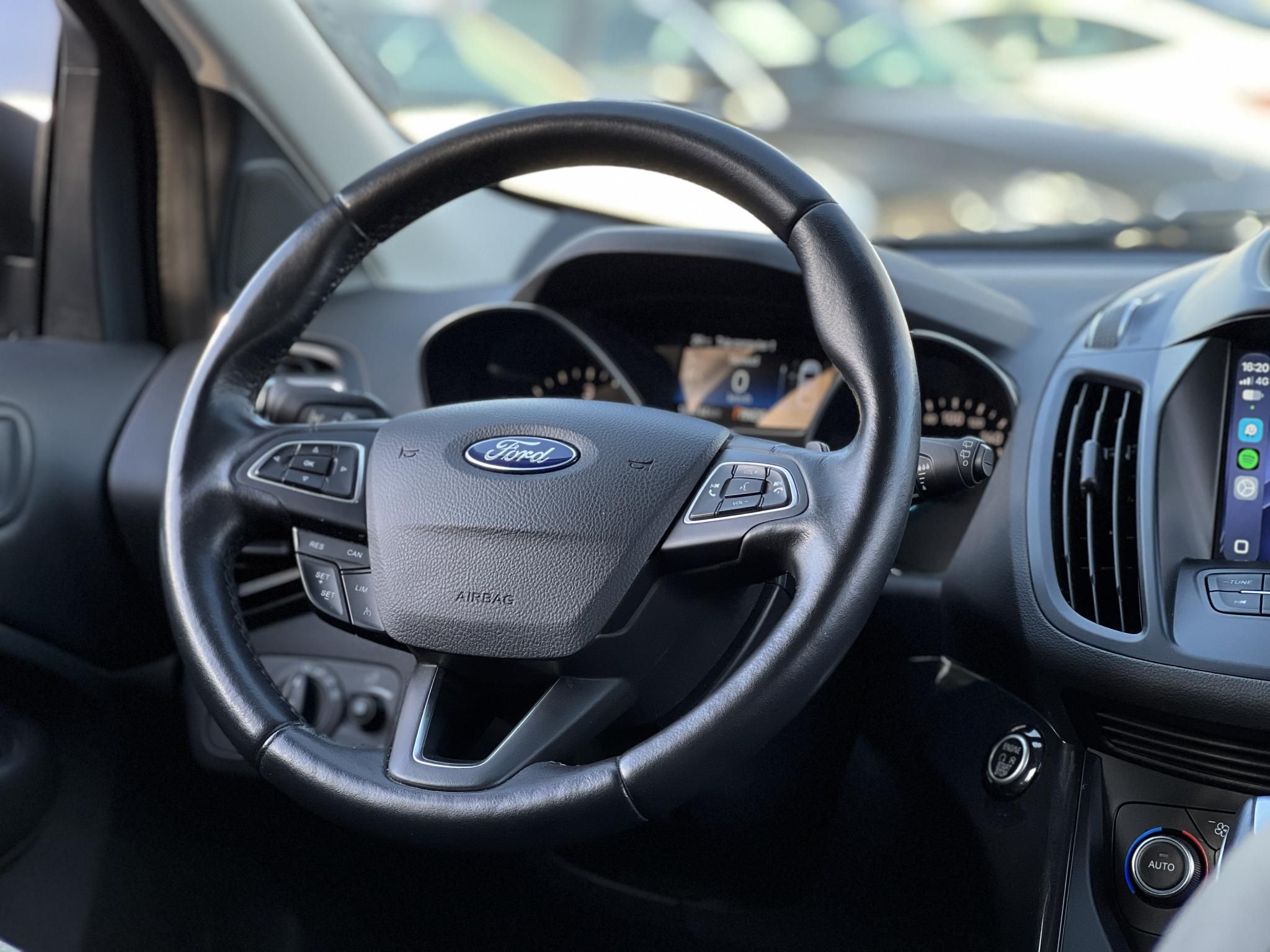 FORD KUGA 2.0 TDCi Titanium Technology AWD Magyarországi. Gyári fényezés. Carplay. Szervizelt. Vonóhorog!