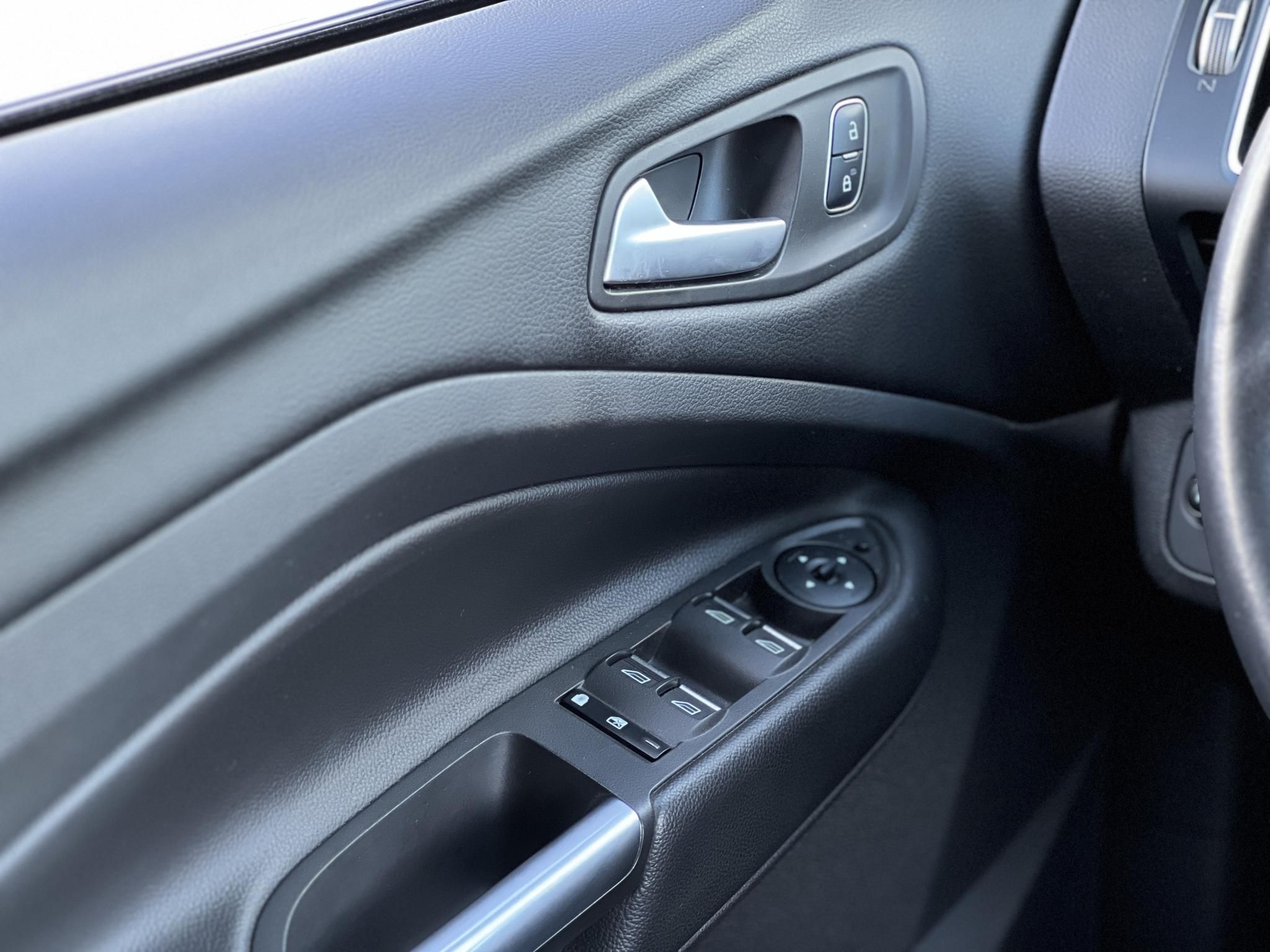 FORD KUGA 2.0 TDCi Titanium Technology AWD Magyarországi. Gyári fényezés. Carplay. Szervizelt. Vonóhorog!