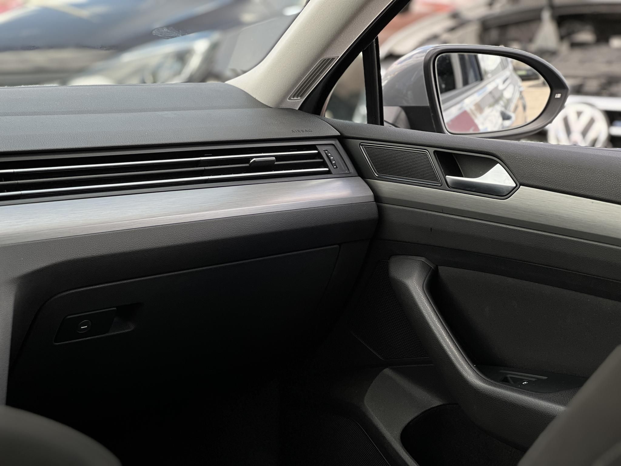 VOLKSWAGEN PASSAT VIII Variant 2.0 TDI SCR Elegance DSG