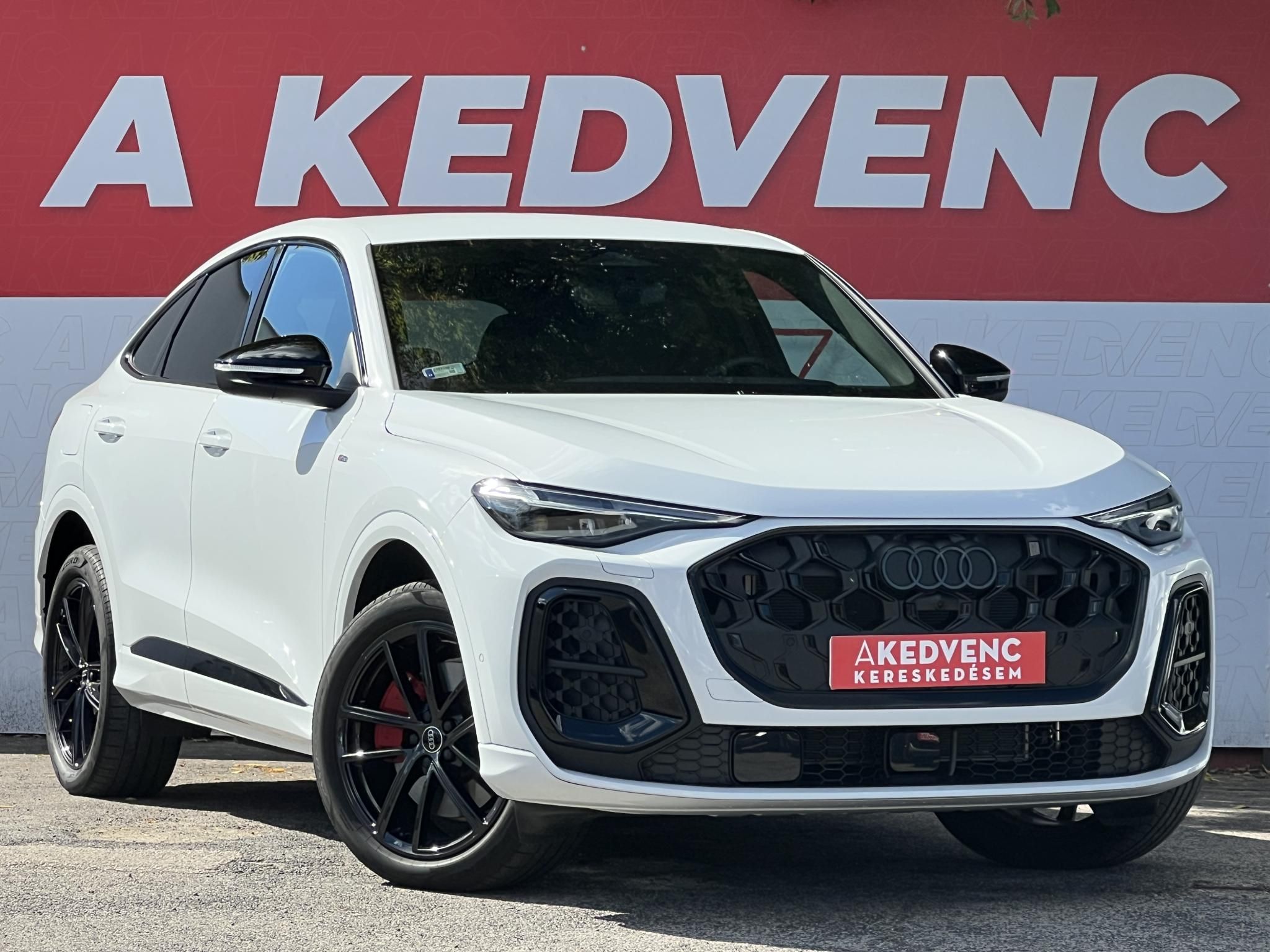 AUDI Q5 SB 40 TDI quattro S-tronic S-line M.o-i. 1.tul. újszerű állapot. garanciális. sérülésmentes!
