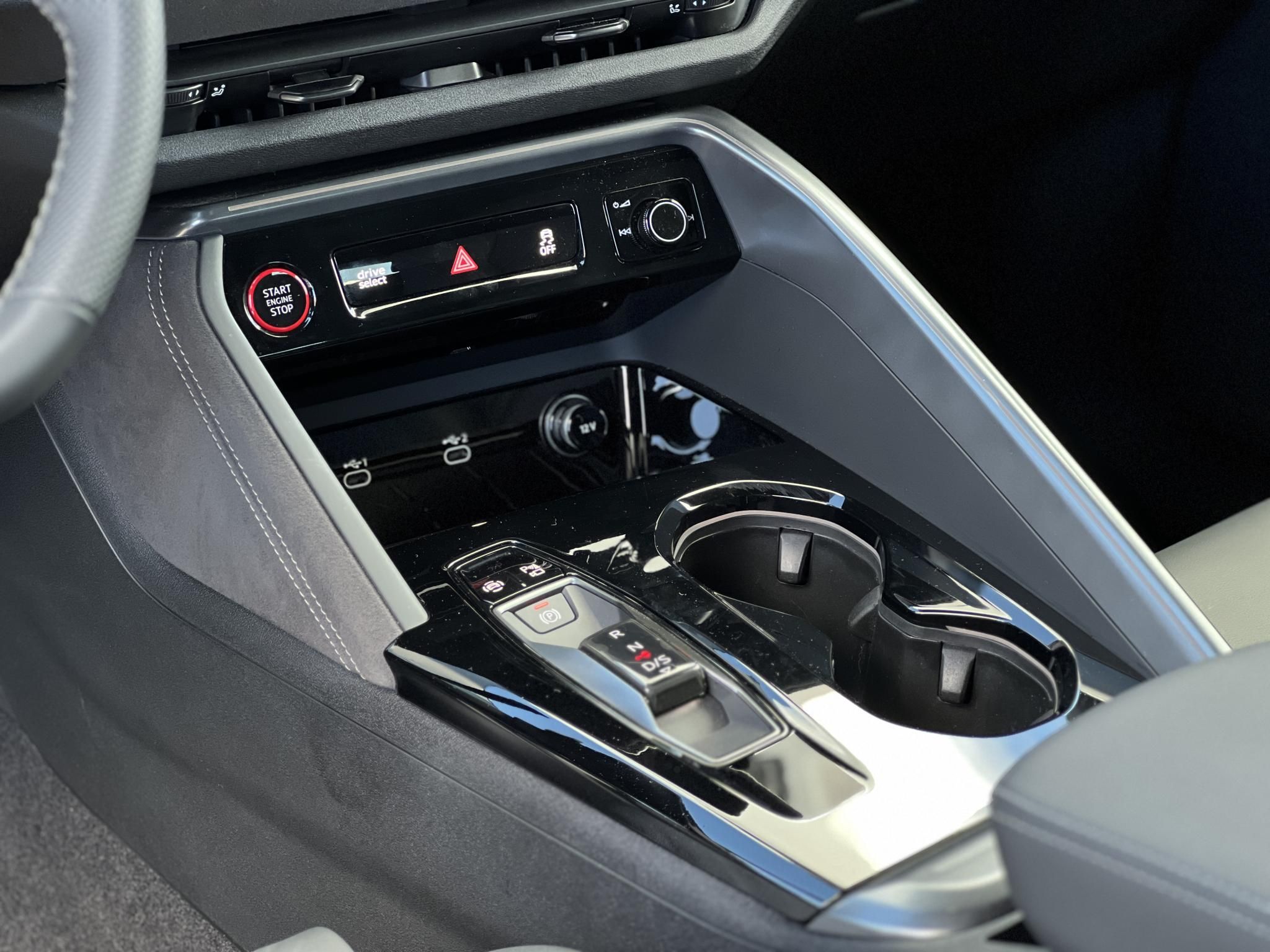 AUDI Q5 SB 40 TDI quattro S-tronic S-line M.o-i. 1.tul. újszerű állapot. garanciális. sérülésmentes!