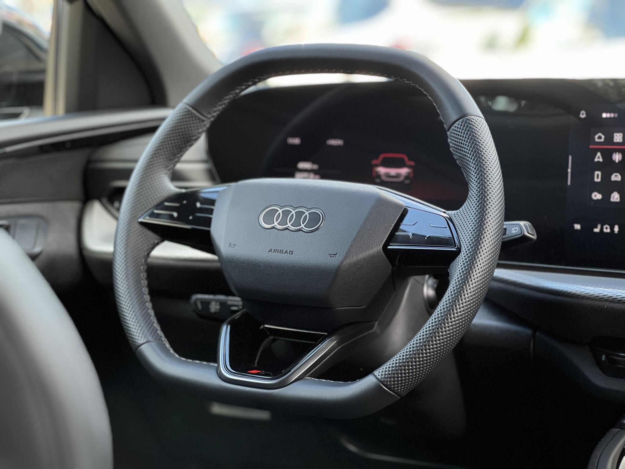 AUDI Q5 SB 40 TDI quattro S-tronic S-line M.o-i. 1.tul. újszerű állapot. garanciális. sérülésmentes!