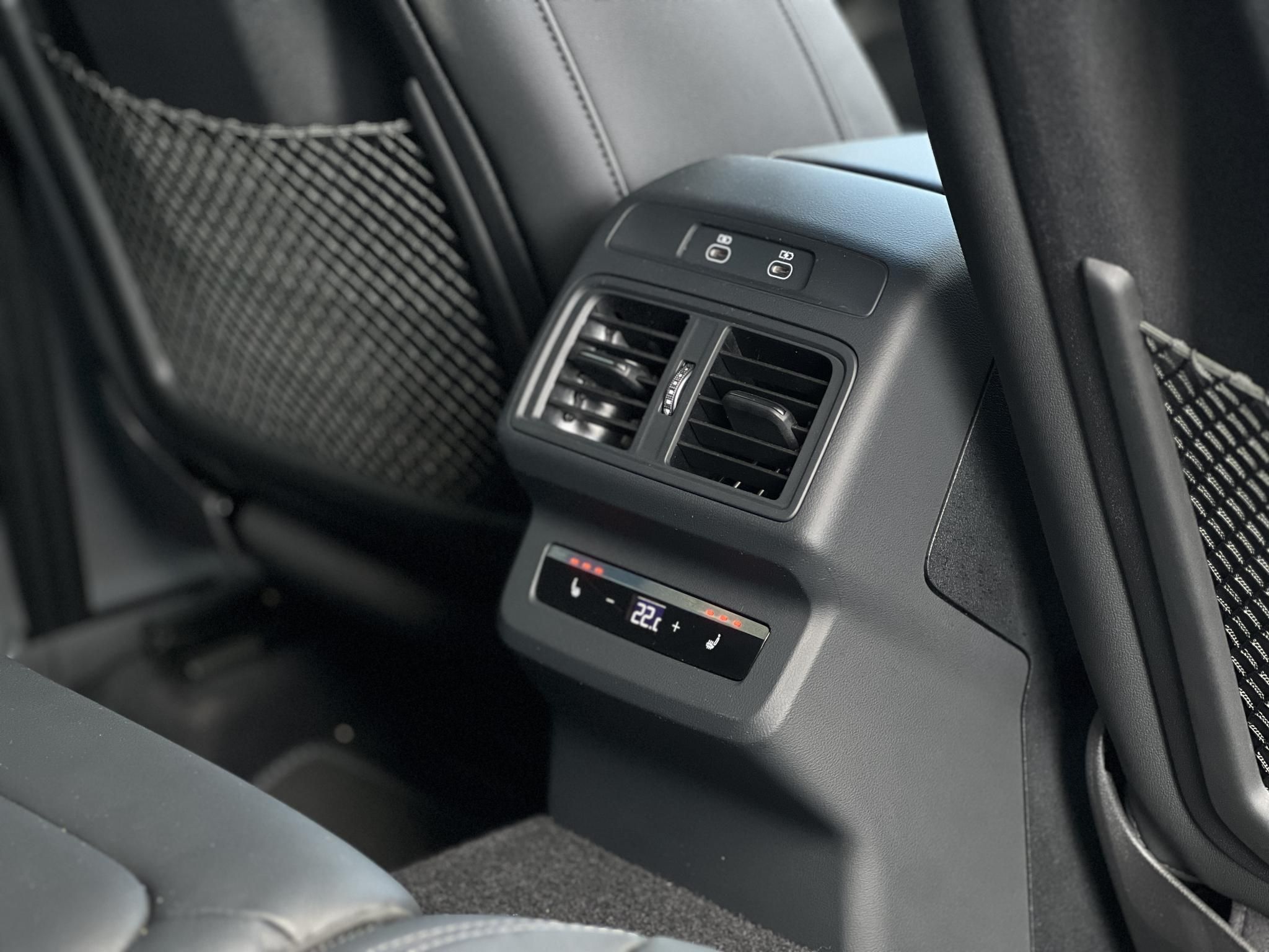 AUDI Q5 SB 40 TDI quattro S-tronic S-line M.o-i. 1.tul. újszerű állapot. garanciális. sérülésmentes!