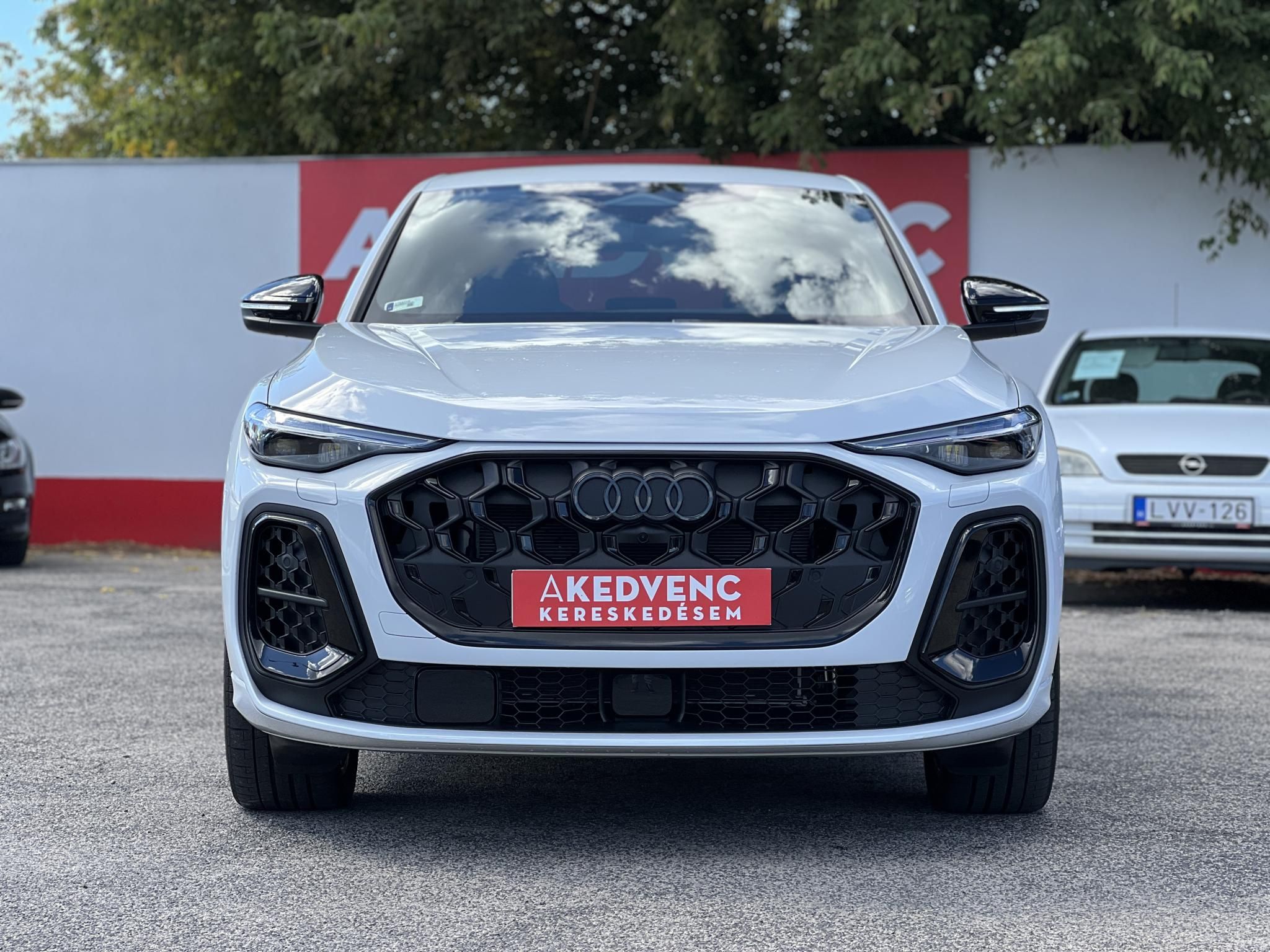 AUDI Q5 SB 40 TDI quattro S-tronic S-line M.o-i. 1.tul. újszerű állapot. garanciális. sérülésmentes!