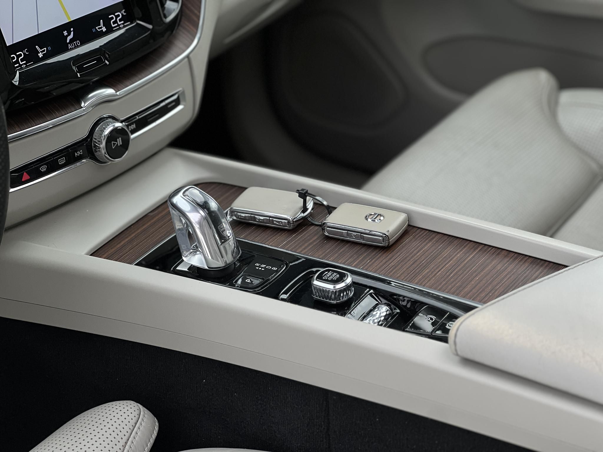 VOLVO XC60 2.0 [T8] Twin Engine Inscription AWD Geartronic M.o.-i. Volvo Galériában szervizelt. vezérlés cserélve. teljes felszereltség!
