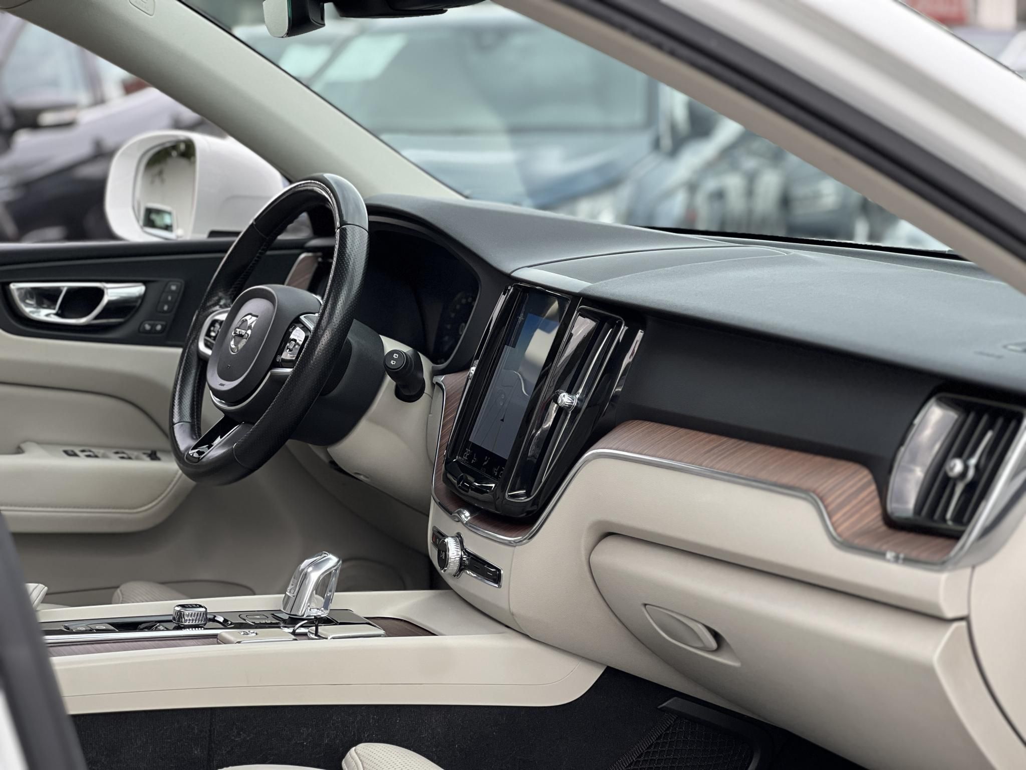 VOLVO XC60 2.0 [T8] Twin Engine Inscription AWD Geartronic M.o.-i. Volvo Galériában szervizelt. vezérlés cserélve. teljes felszereltség!