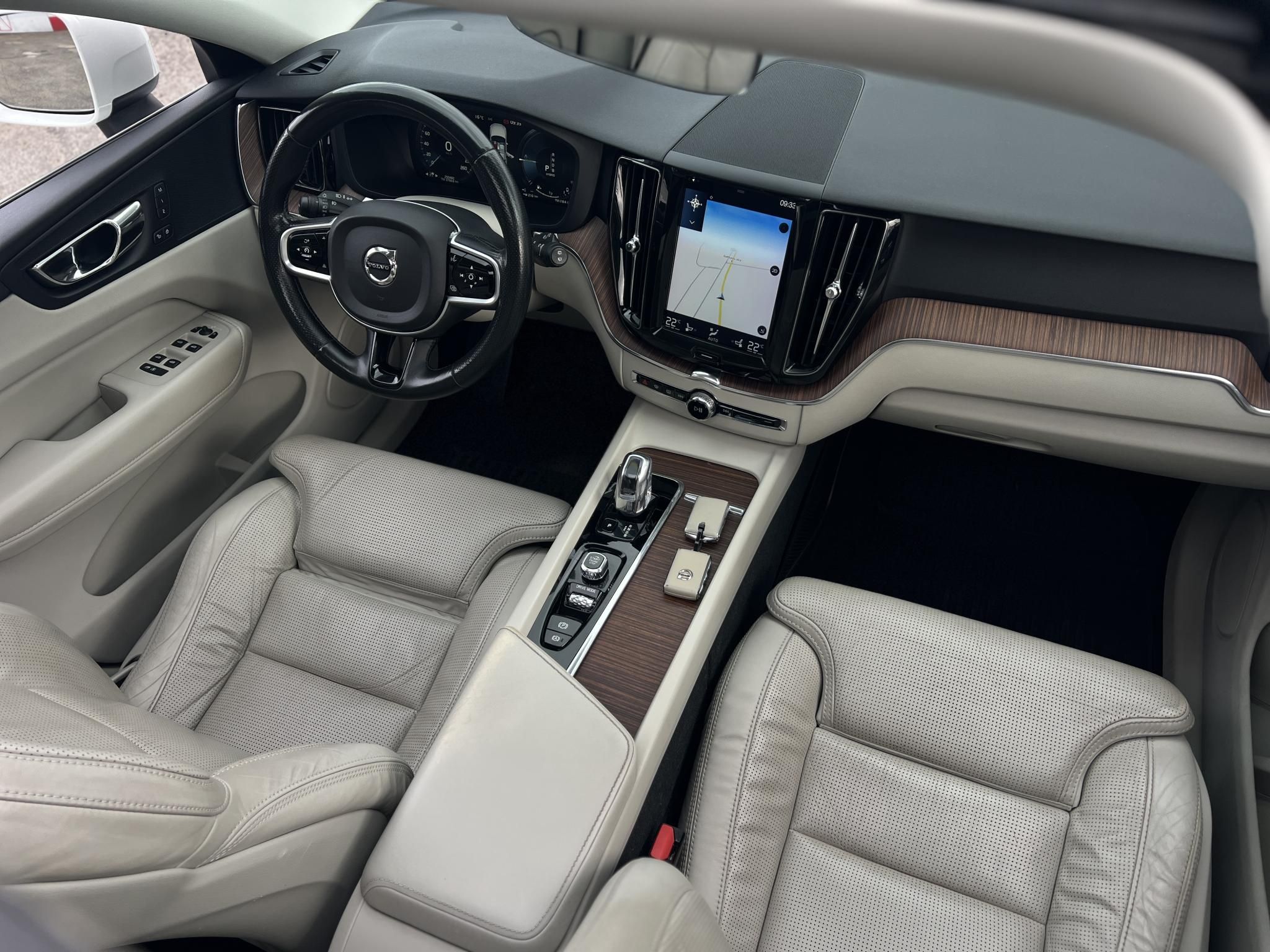 VOLVO XC60 2.0 [T8] Twin Engine Inscription AWD Geartronic M.o.-i. Volvo Galériában szervizelt. vezérlés cserélve. teljes felszereltség!