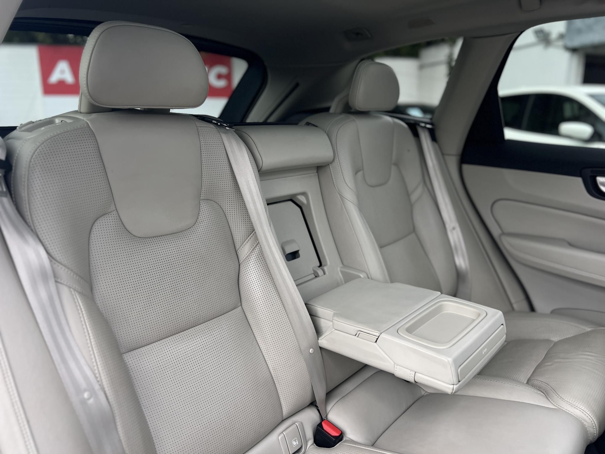 VOLVO XC60 2.0 [T8] Twin Engine Inscription AWD Geartronic M.o.-i. Volvo Galériában szervizelt. vezérlés cserélve. teljes felszereltség!