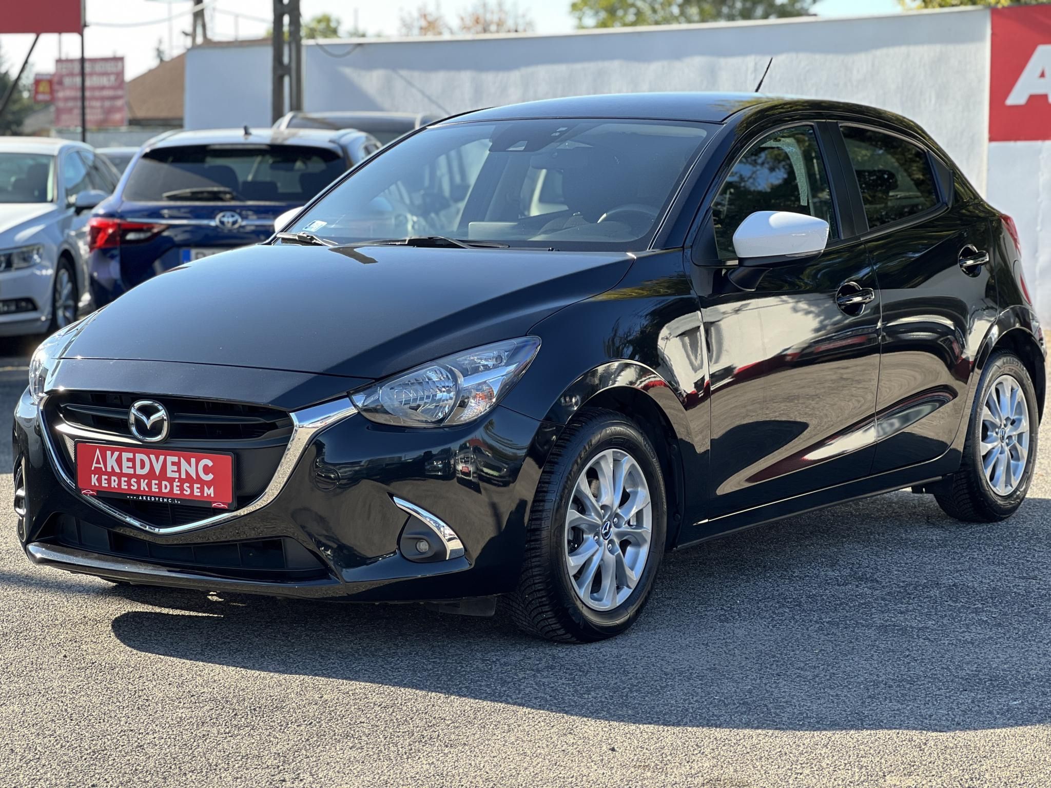 MAZDA 2 1.5 Takumi Automata 58e km. végig vezetett szervizkönyv. 4 évszakos gumik. CARPLAY!