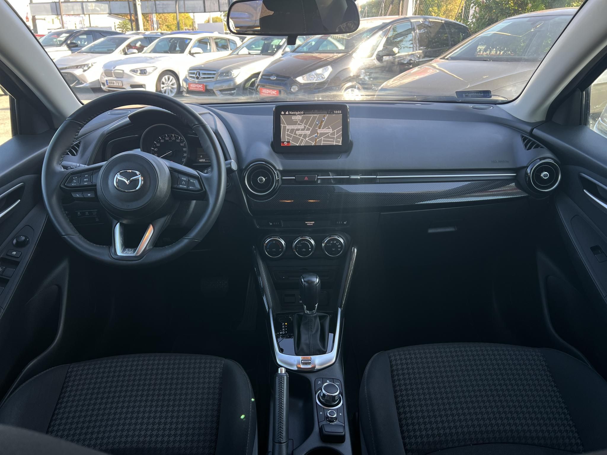 MAZDA 2 1.5 Takumi Automata 58e km. végig vezetett szervizkönyv. 4 évszakos gumik. CARPLAY!