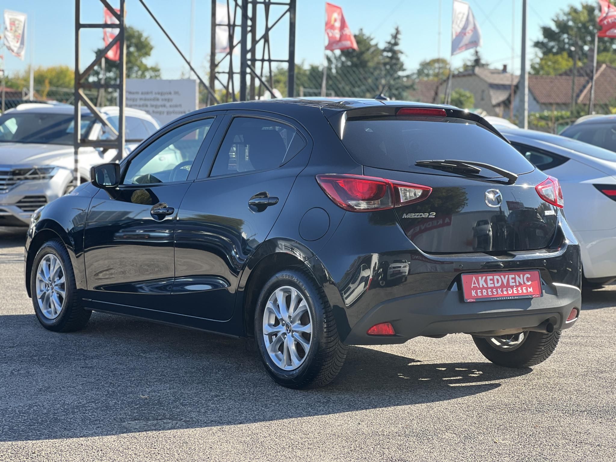 MAZDA 2 1.5 Takumi Automata 58e km. végig vezetett szervizkönyv. 4 évszakos gumik. CARPLAY!