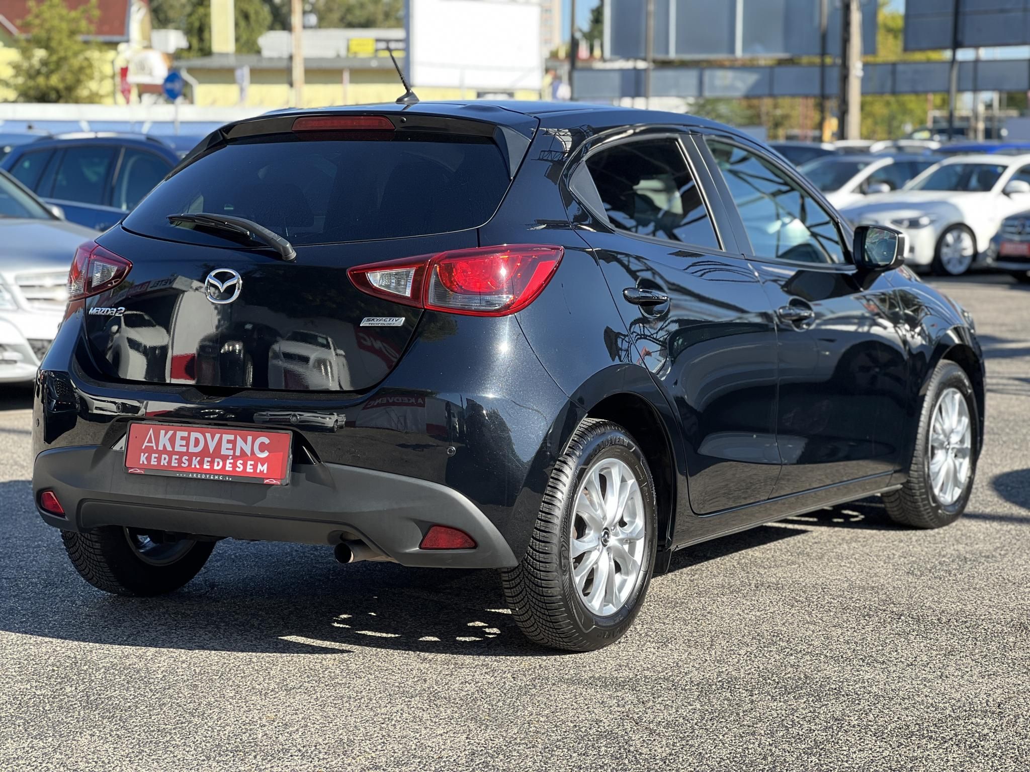 MAZDA 2 1.5 Takumi Automata 58e km. végig vezetett szervizkönyv. 4 évszakos gumik. CARPLAY!