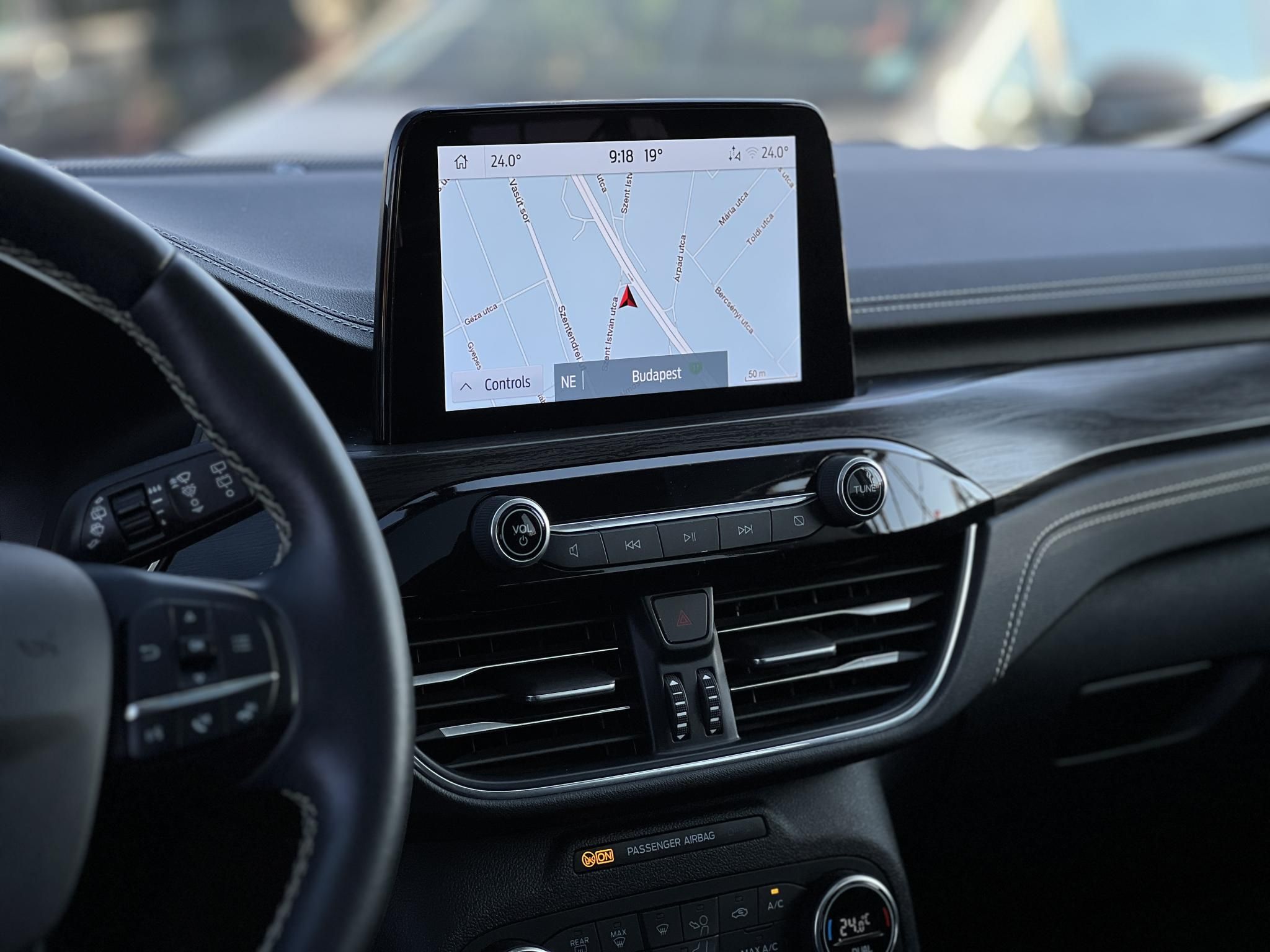 FORD KUGA 2.5 PHEV Vignale CVT 70 km elektromos hatótáv. panorámatető. memória. CARPLAY. magas felszereltség!