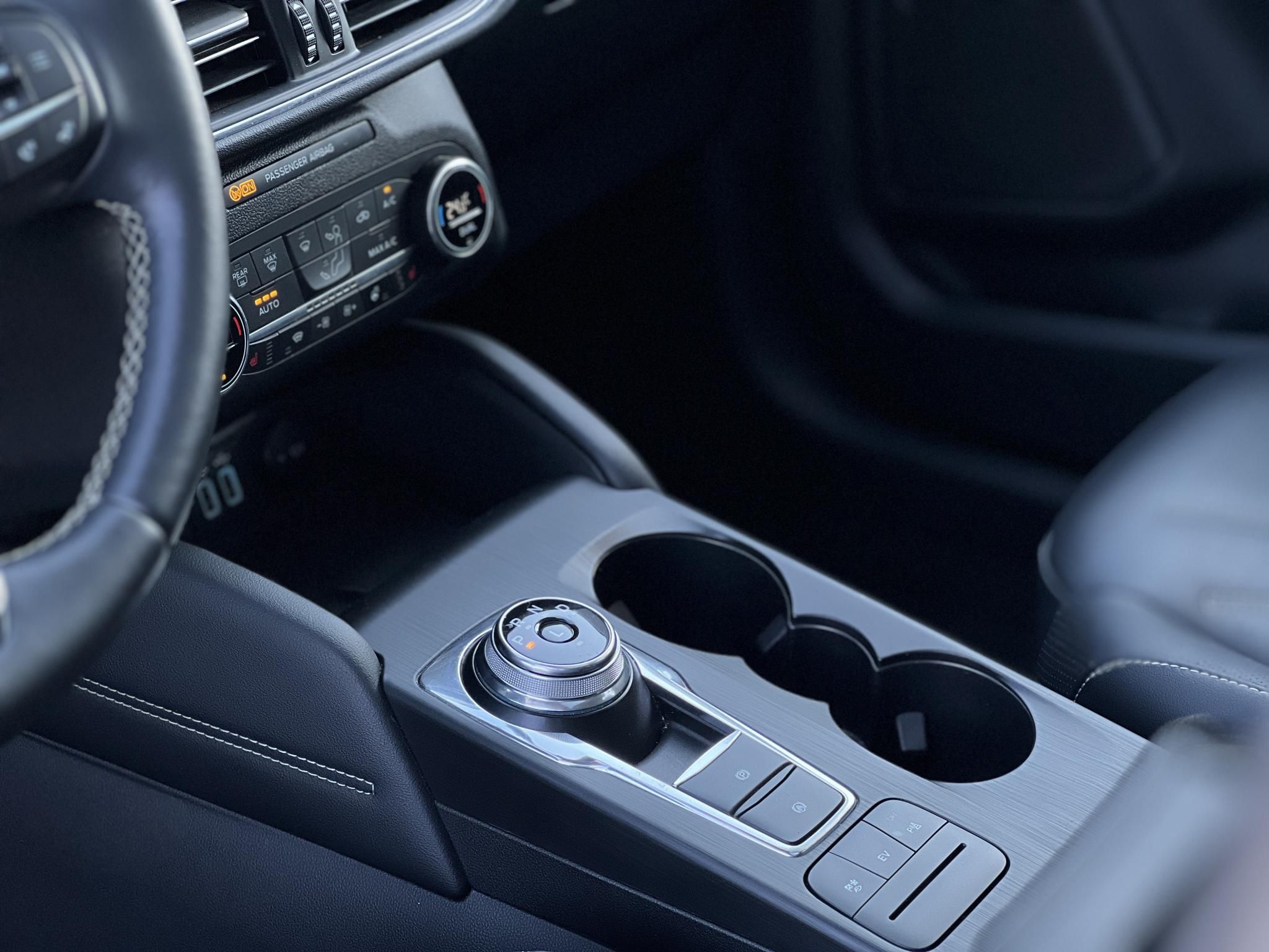 FORD KUGA 2.5 PHEV Vignale CVT 70 km elektromos hatótáv. panorámatető. memória. CARPLAY. magas felszereltség!