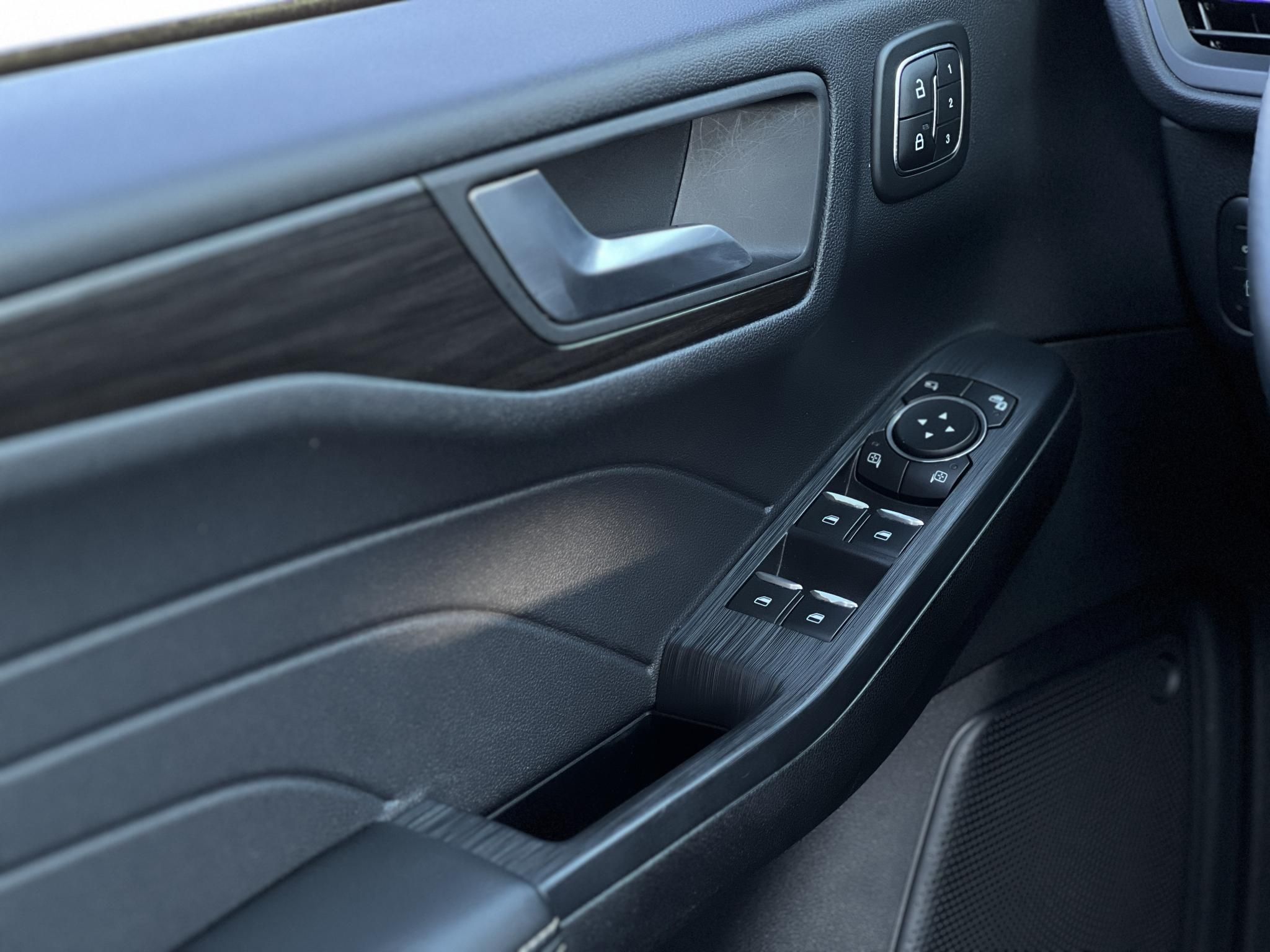 FORD KUGA 2.5 PHEV Vignale CVT 70 km elektromos hatótáv. panorámatető. memória. CARPLAY. magas felszereltség!