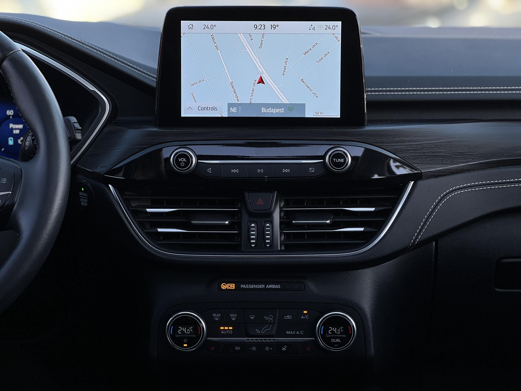 FORD KUGA 2.5 PHEV Vignale CVT 70 km elektromos hatótáv. panorámatető. memória. CARPLAY. magas felszereltség!