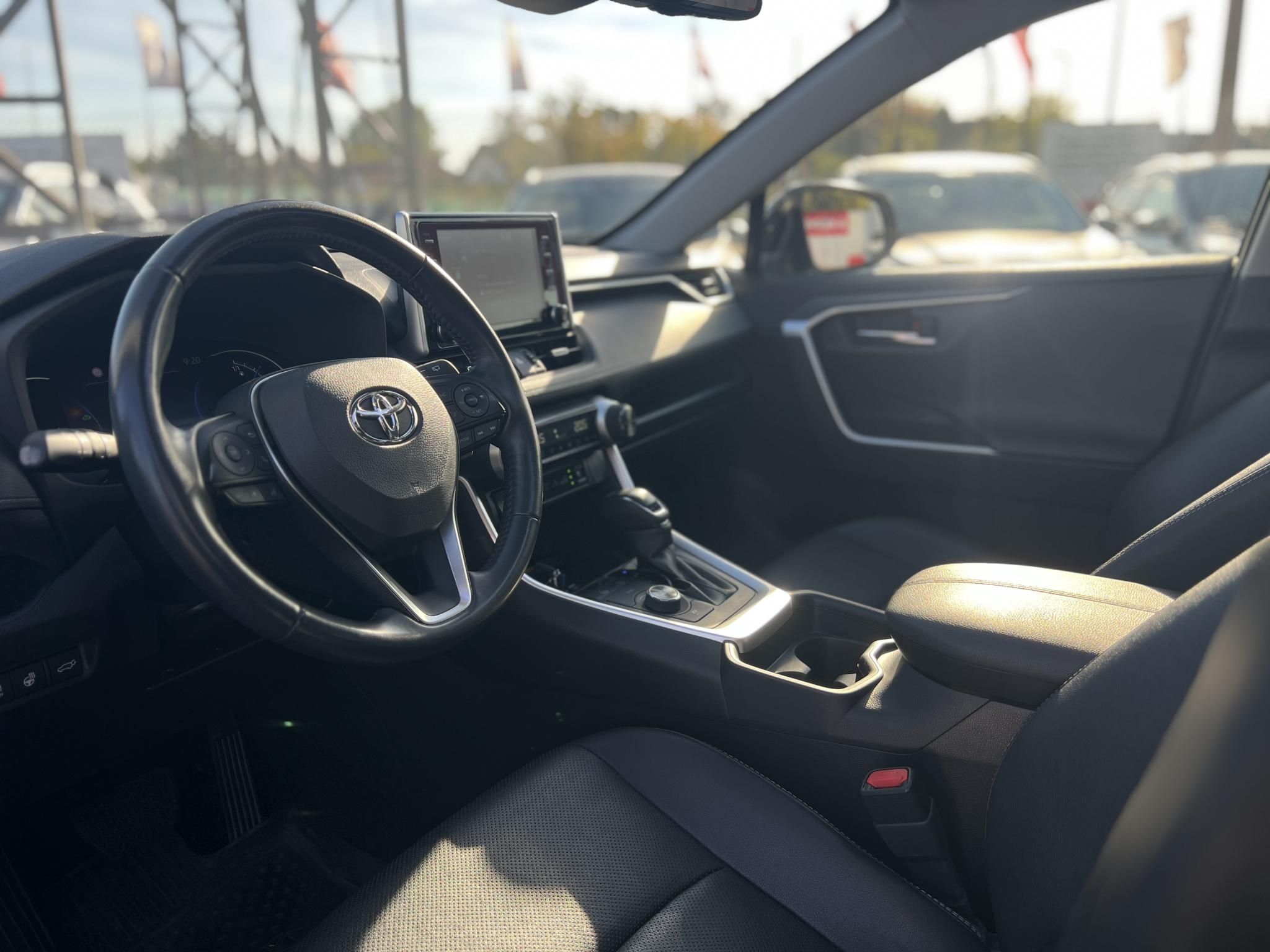 TOYOTA RAV 4 Rav4 2.5 Hybrid Executive AWD e-CVT 71e km. M.o-i. panorámatető. üléshűtés. memória. 360 fokos kamera. CARPLAY!