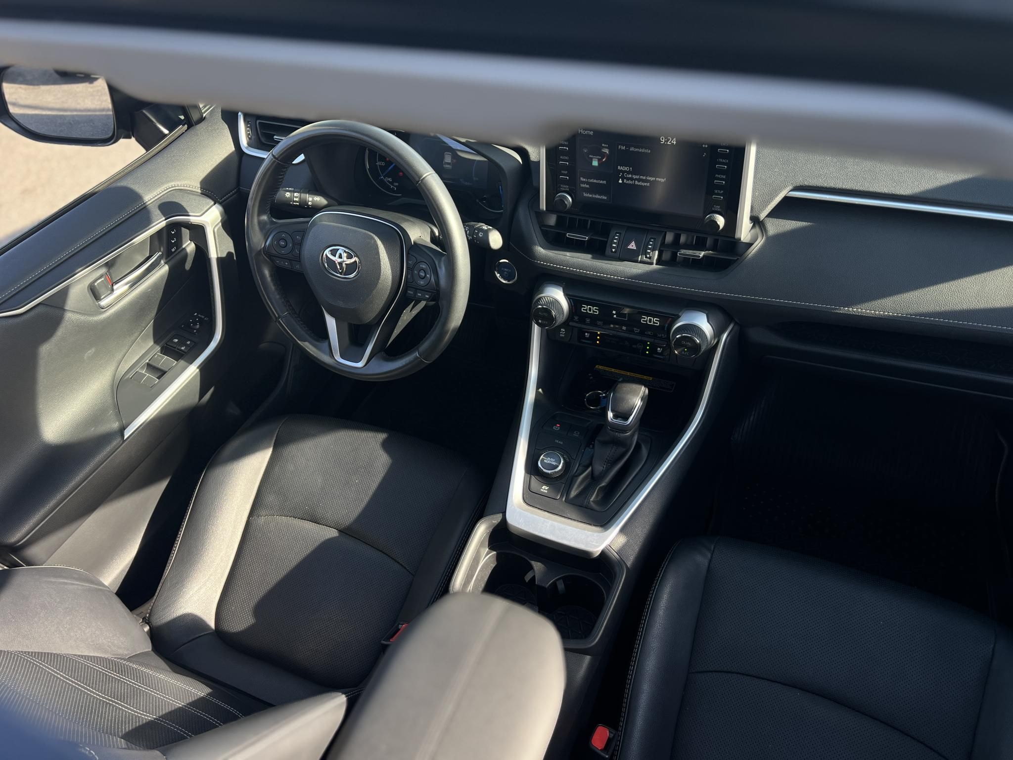 TOYOTA RAV 4 Rav4 2.5 Hybrid Executive AWD e-CVT 71e km. M.o-i. panorámatető. üléshűtés. memória. 360 fokos kamera. CARPLAY!