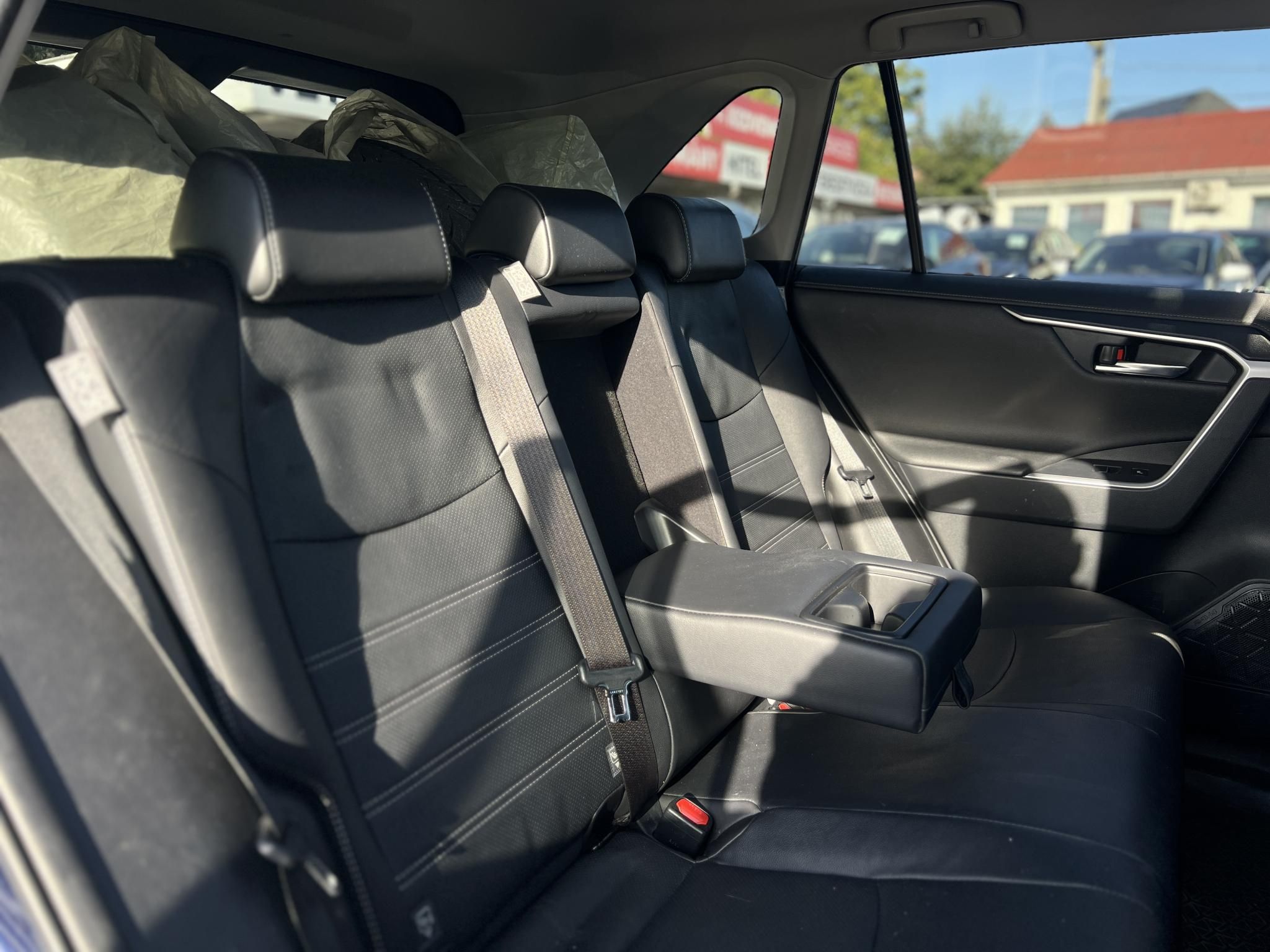 TOYOTA RAV 4 Rav4 2.5 Hybrid Executive AWD e-CVT 71e km. M.o-i. panorámatető. üléshűtés. memória. 360 fokos kamera. CARPLAY!