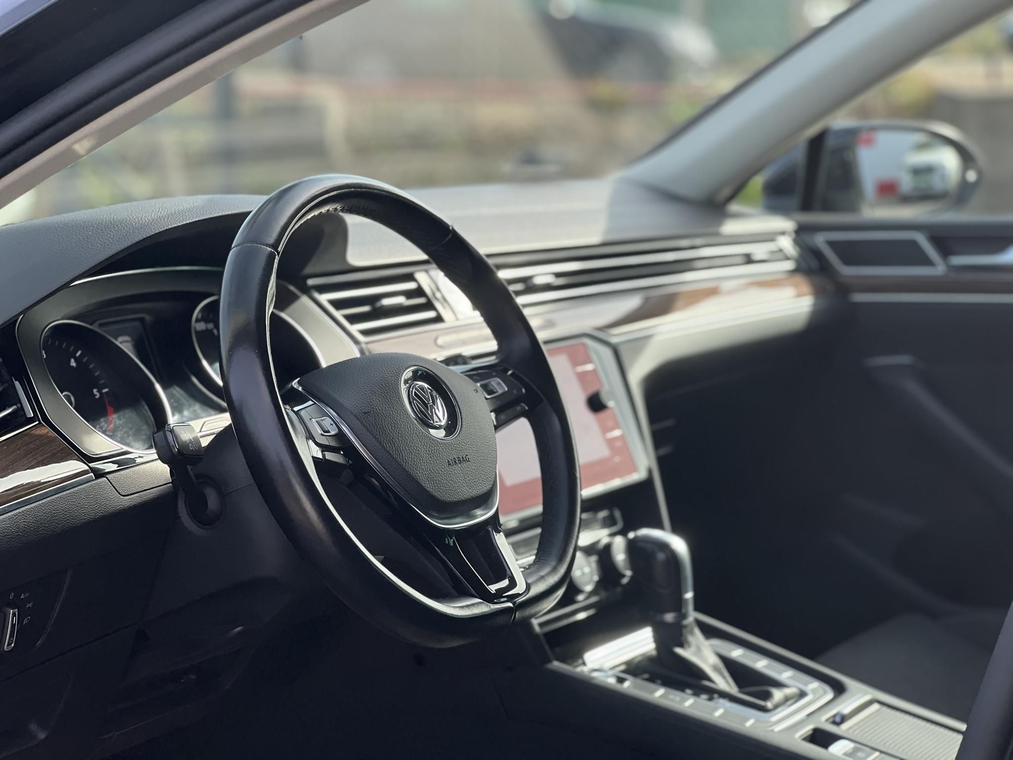 VOLKSWAGEN PASSAT VIII Variant 2.0 TDI BMT Comfortline DSG M.o.-i. LED. CARPLAY. rendszeresen karbantartott!