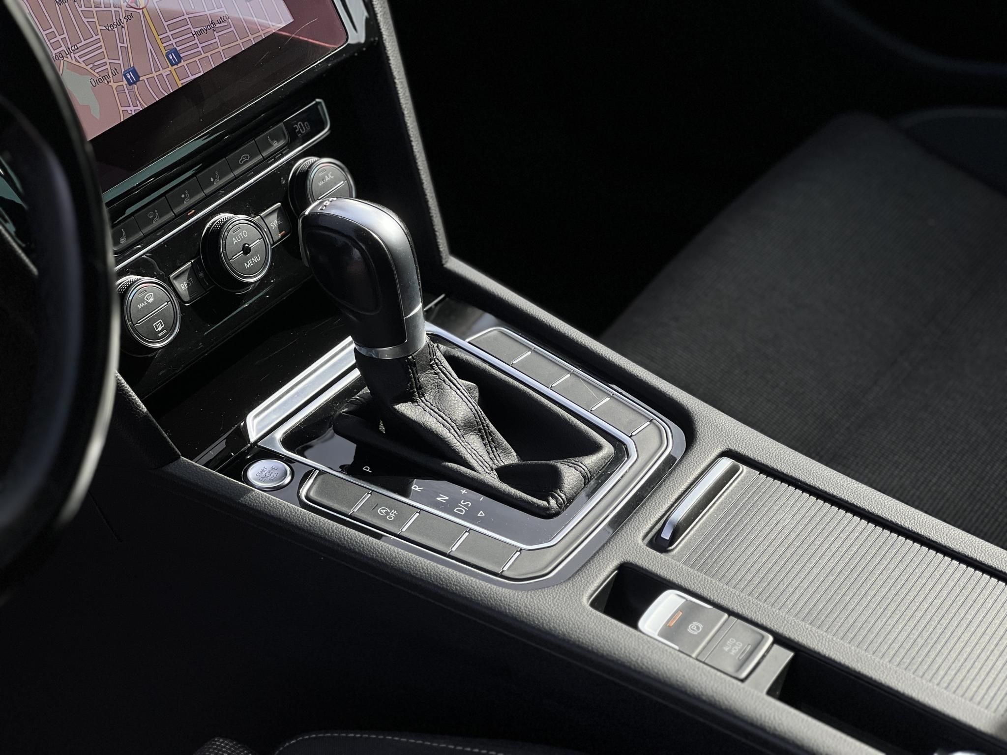 VOLKSWAGEN PASSAT VIII Variant 2.0 TDI BMT Comfortline DSG M.o.-i. LED. CARPLAY. rendszeresen karbantartott!