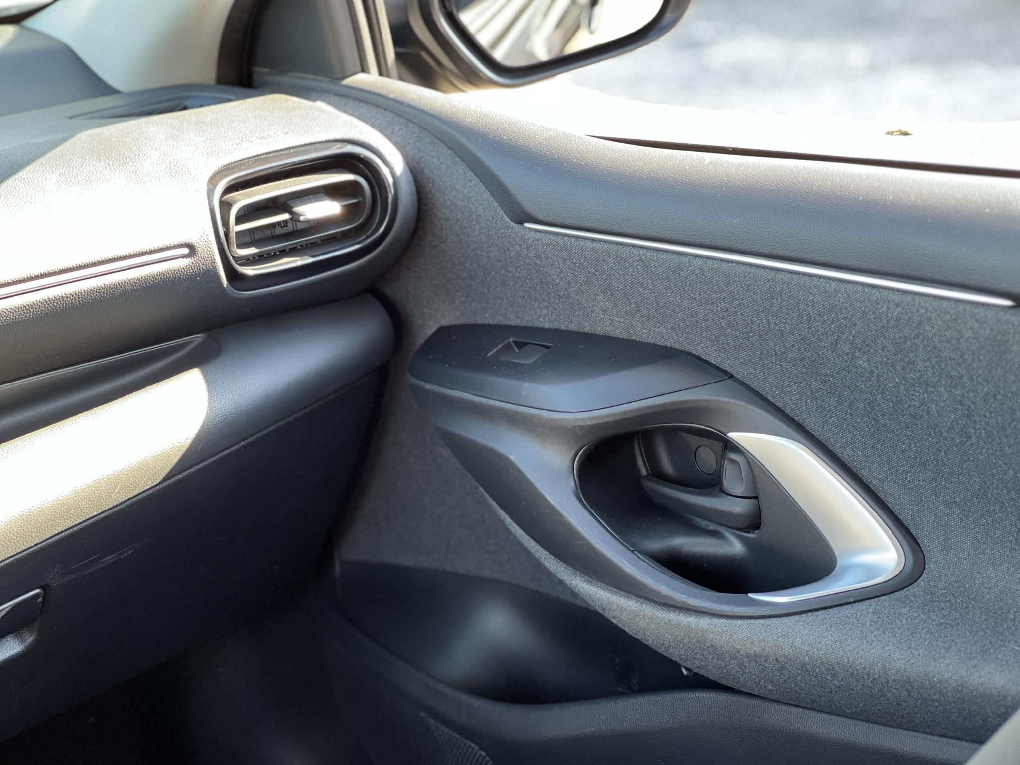 TOYOTA YARIS 1.5 Hybrid Comfort Style e-CVT