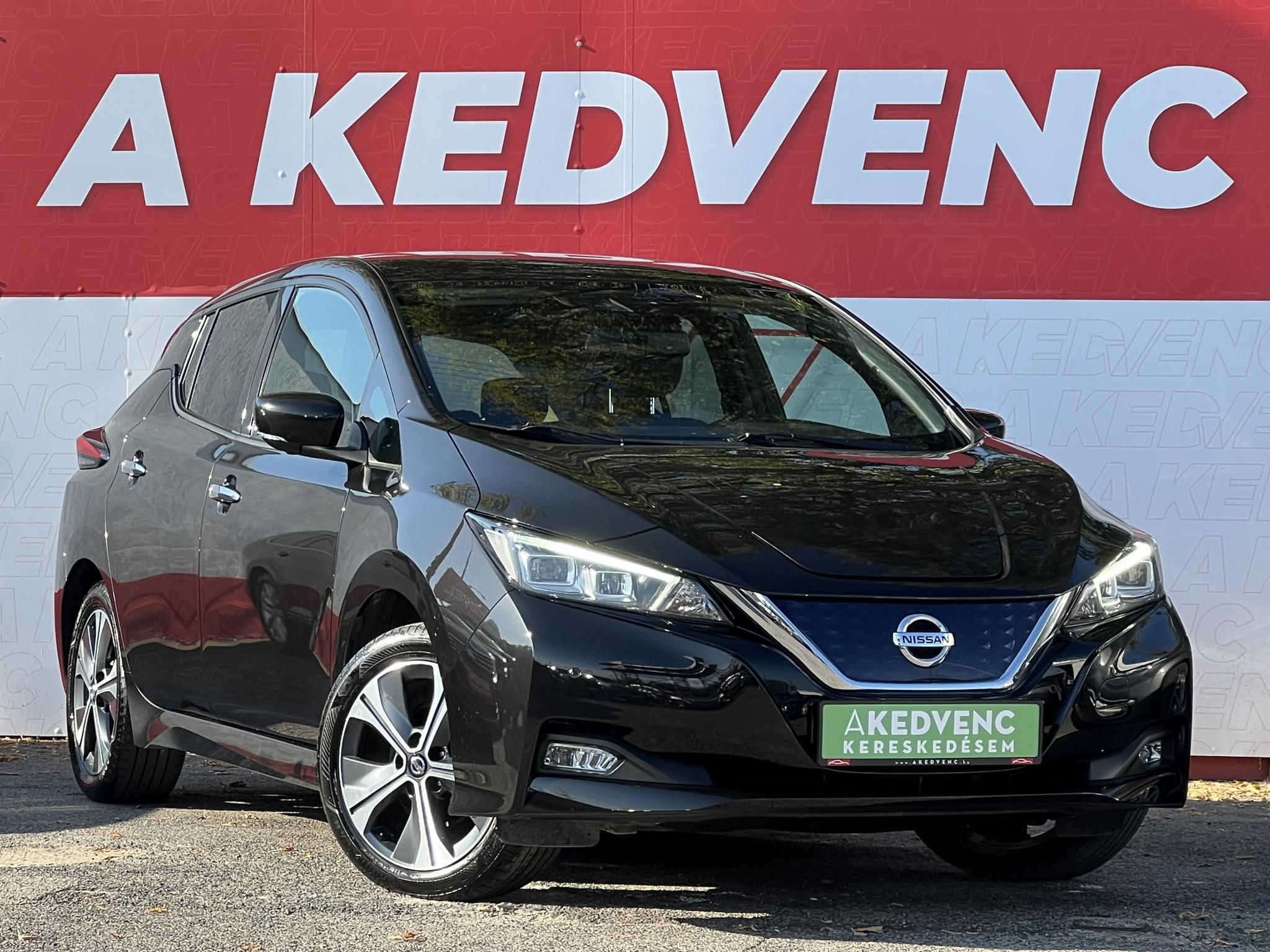 NISSAN LEAF N-Connecta 40kWh (Automata) 60e km. 270km hatótáv. keyless. 360 kamera. első-hátsó ülésfűtés. téli-nyári!